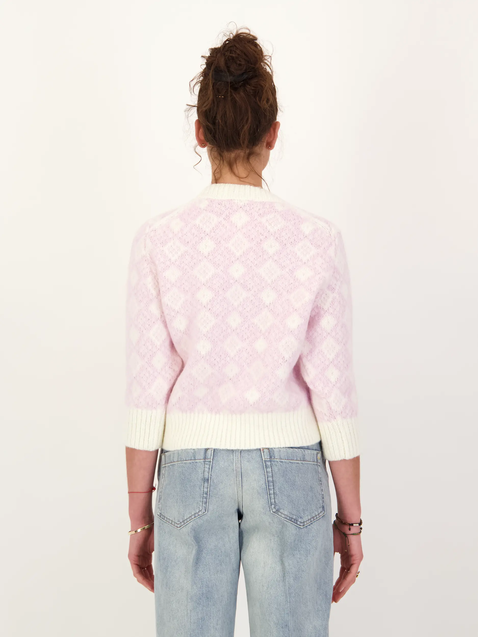Gemusterter Pullover 'Soft Graphics' aus Woll-Mix 3/4 Arm - Artikel Rückseite getragen von einem Modell - Farbe: Rosa&Pink