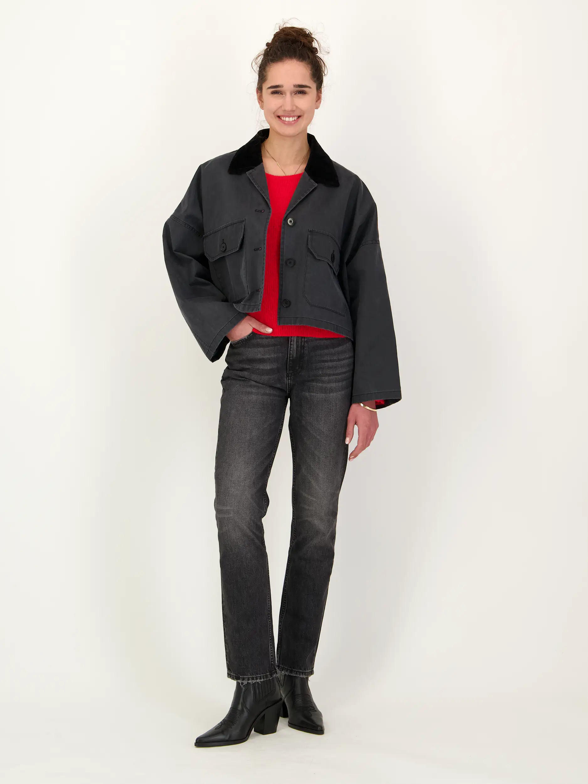 Jacke 'Marstow' - Artikel Teil eines Outfits getragen von einem Modell - Farbe: Blau