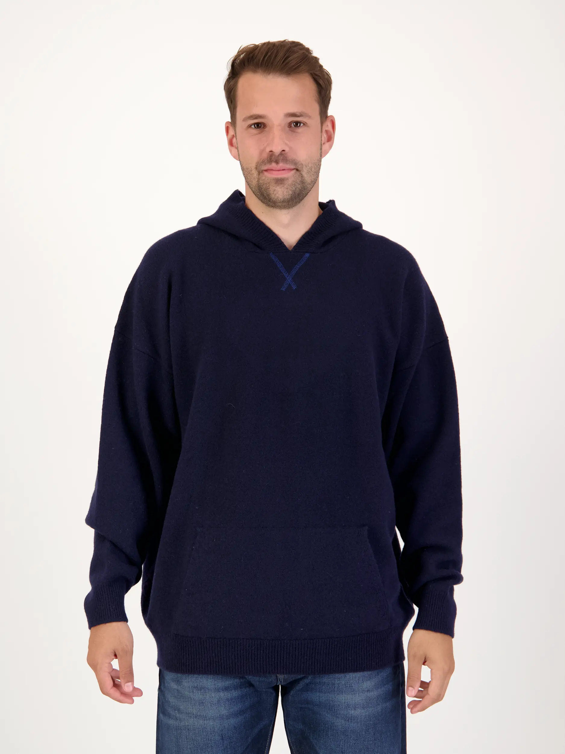 Pullover aus Wolle langarm - Artikel Vorderseite getragen von einem Modell - Farbe: Blau