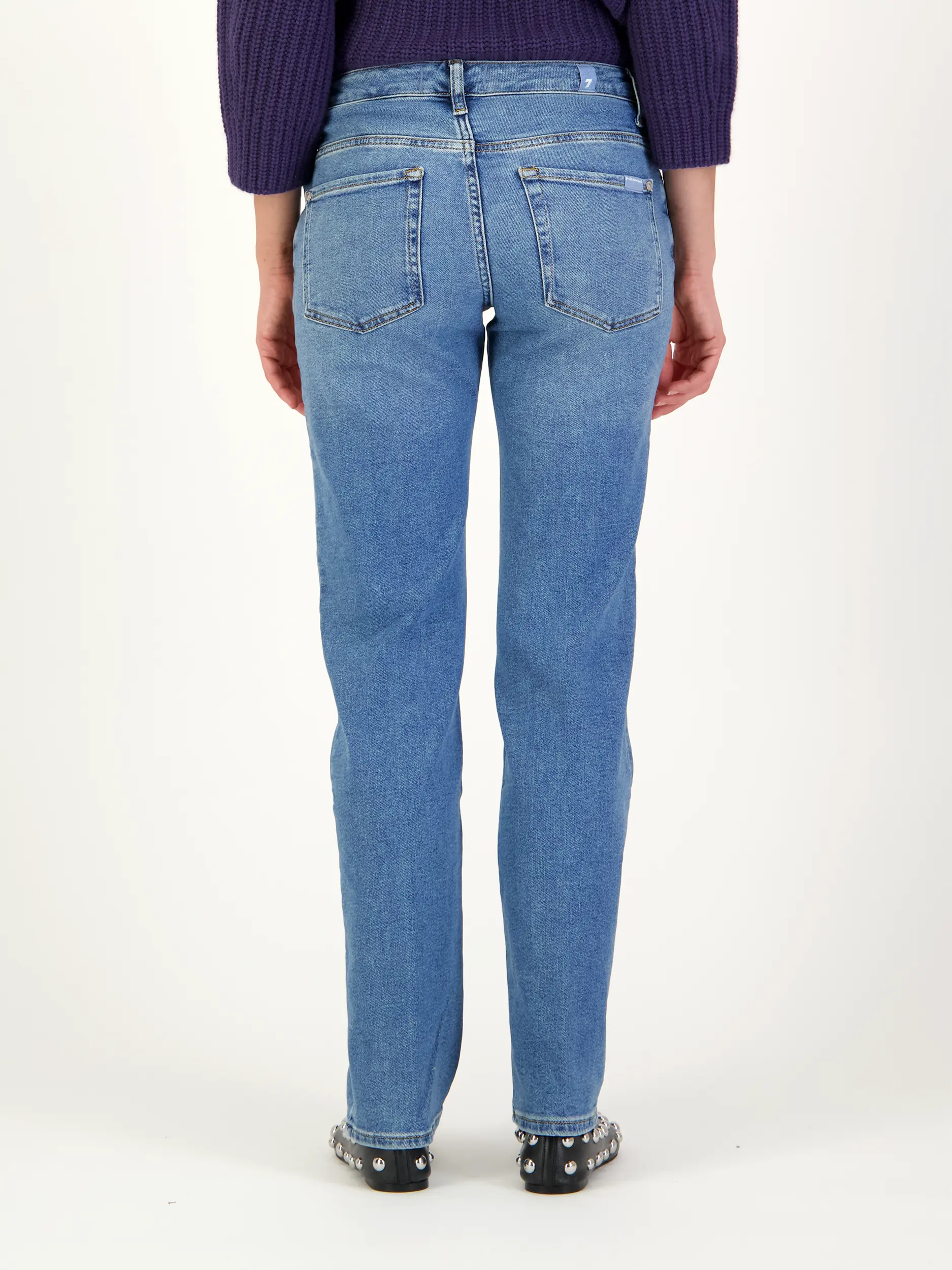 Mid Rise Straight Leg Jeans 'Calie Straight' - Artikel Rückseite getragen von einem Modell - Farbe: Blau