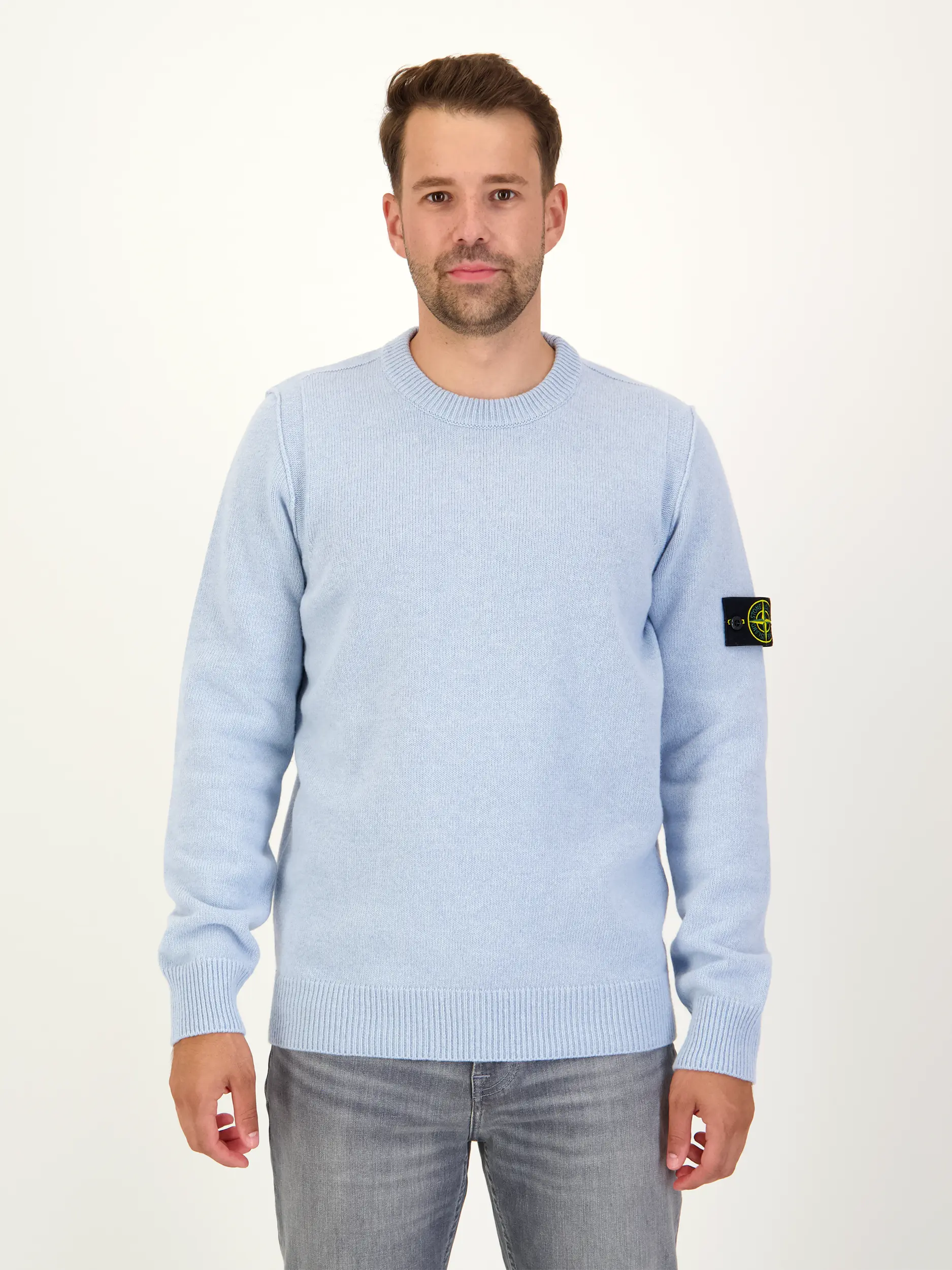 Pullover - Artikel Vorderseite getragen von einem Modell