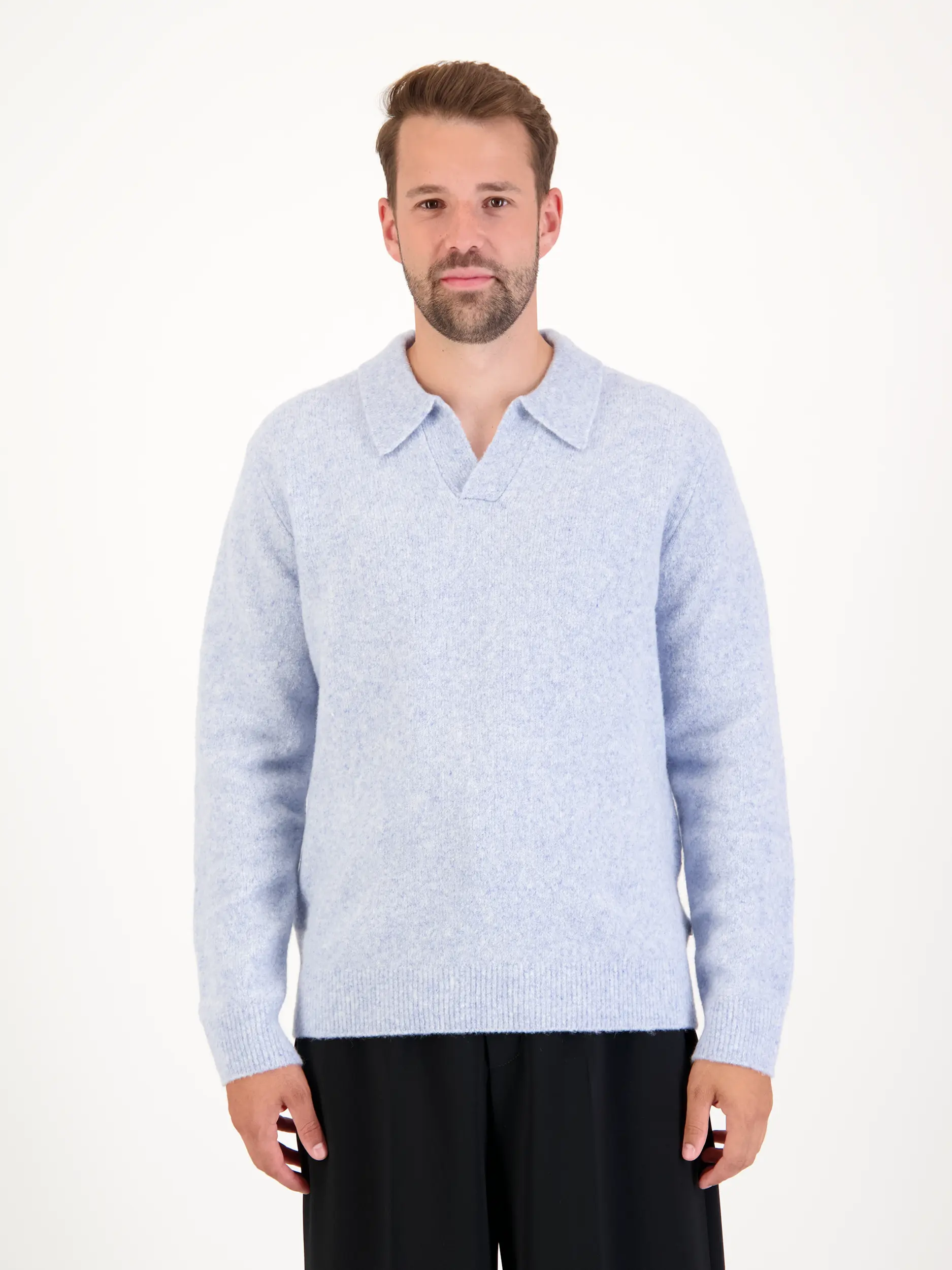 Pullover 'Hope' aus Woll-Mix langarm - Artikel Vorderseite getragen von einem Modell - Farbe: Blau
