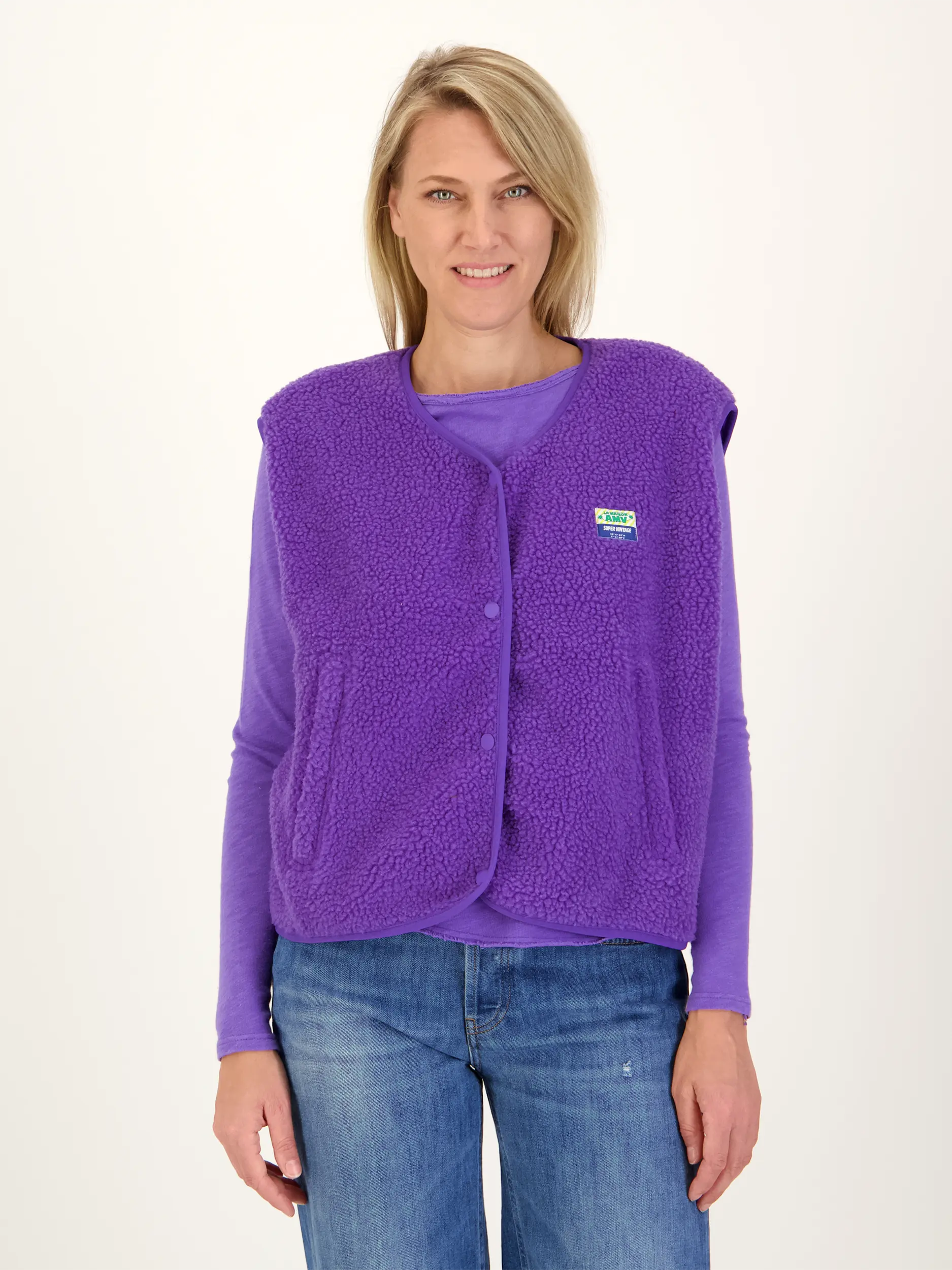 Oversized Weste - Artikel Vorderseite getragen von einem Modell Oversized Weste - Artikel Vorderseite getragen von einem Modell