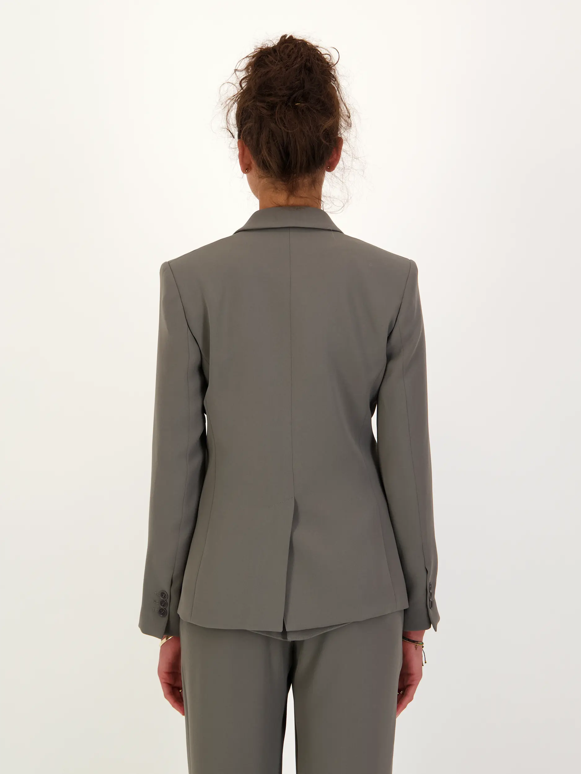 Blazer - Artikel Rückseite getragen von einem Modell - Farbe: Braun