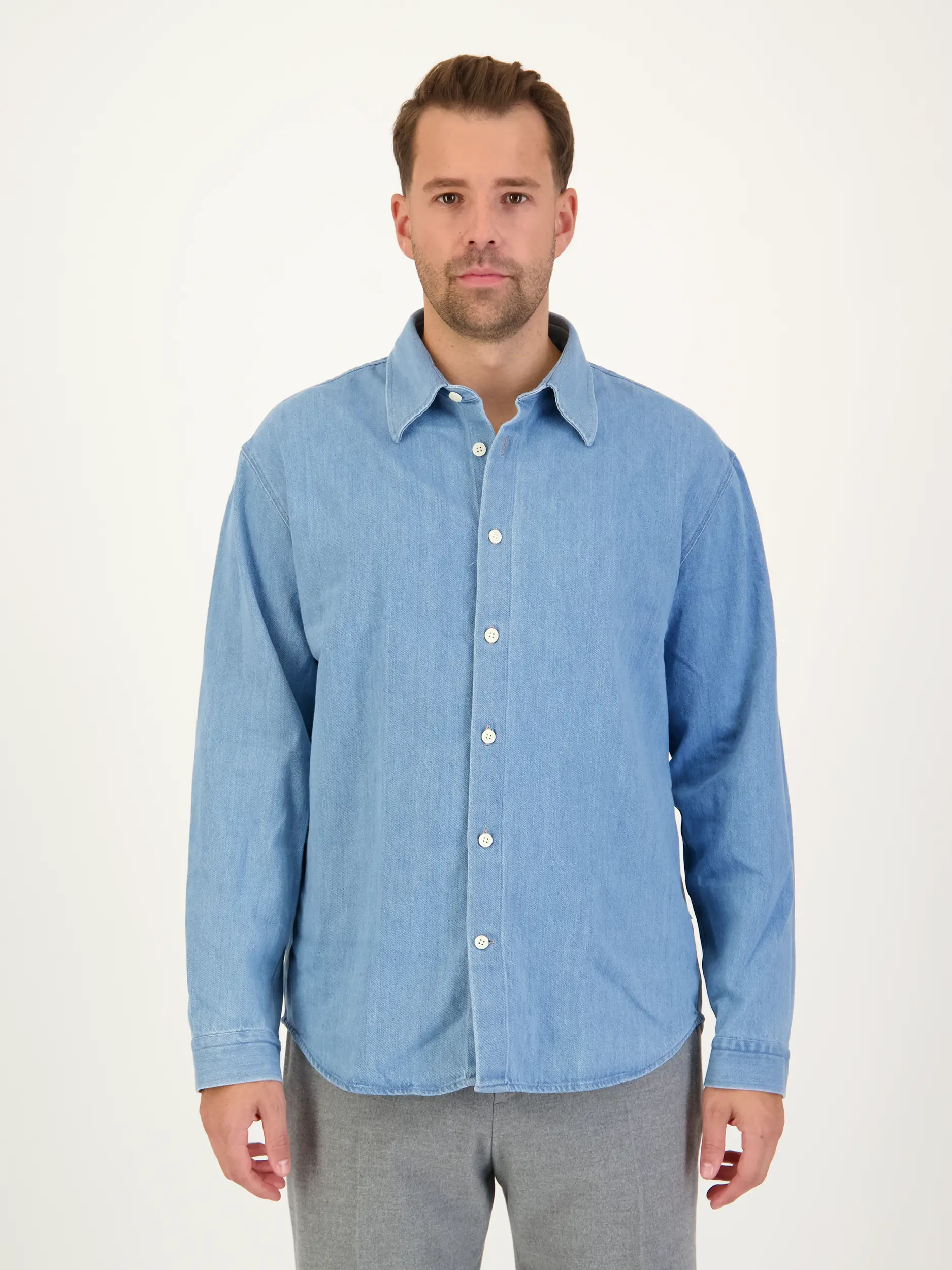 Hemd 'Casper' mit Kentkragen langarm - Artikel Vorderseite getragen von einem Modell - Farbe: Blau