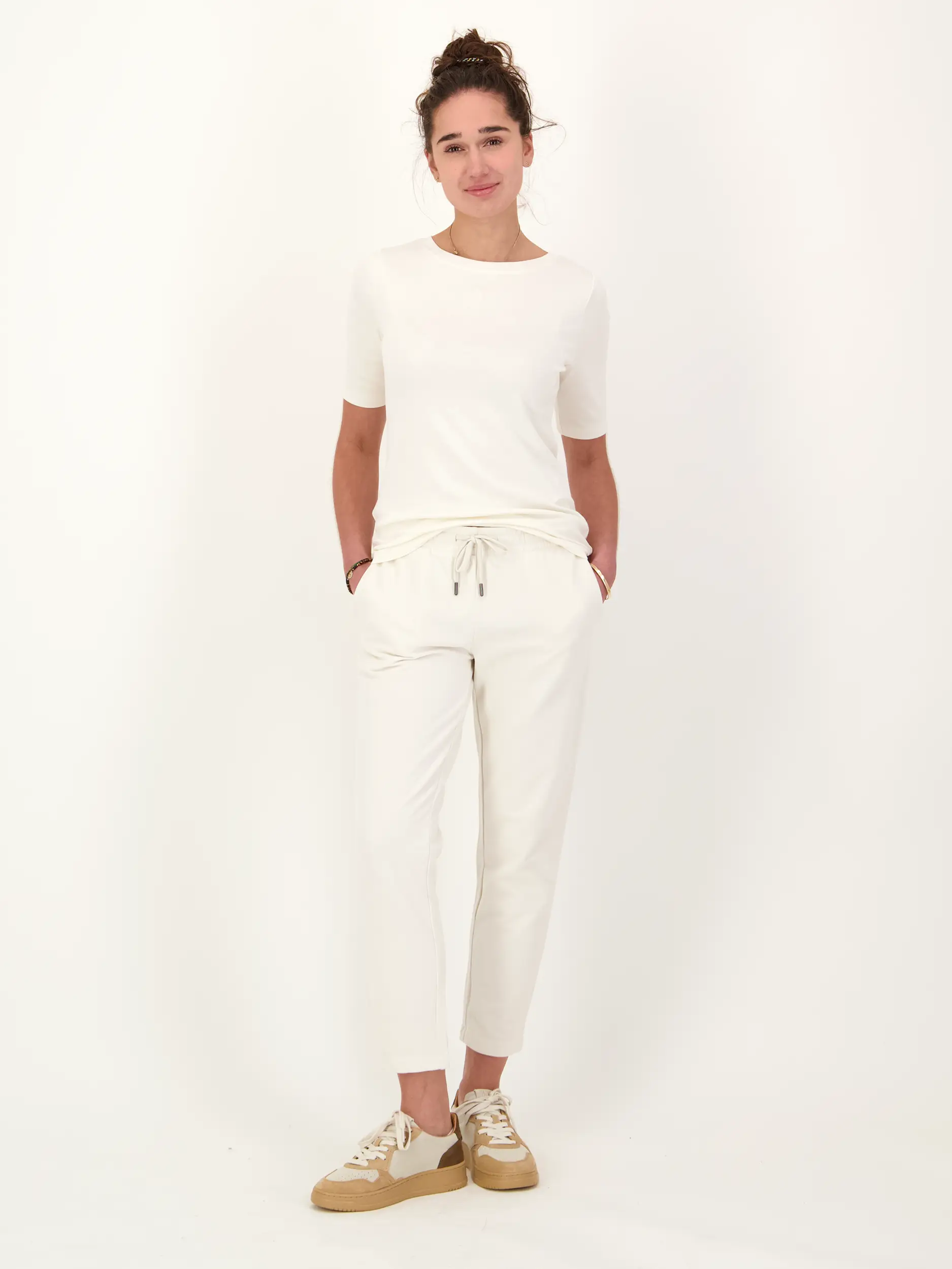 T-Shirt 'Jette'  - Artikel Teil eines Outfits getragen von einem Modell - Farbe: Creme