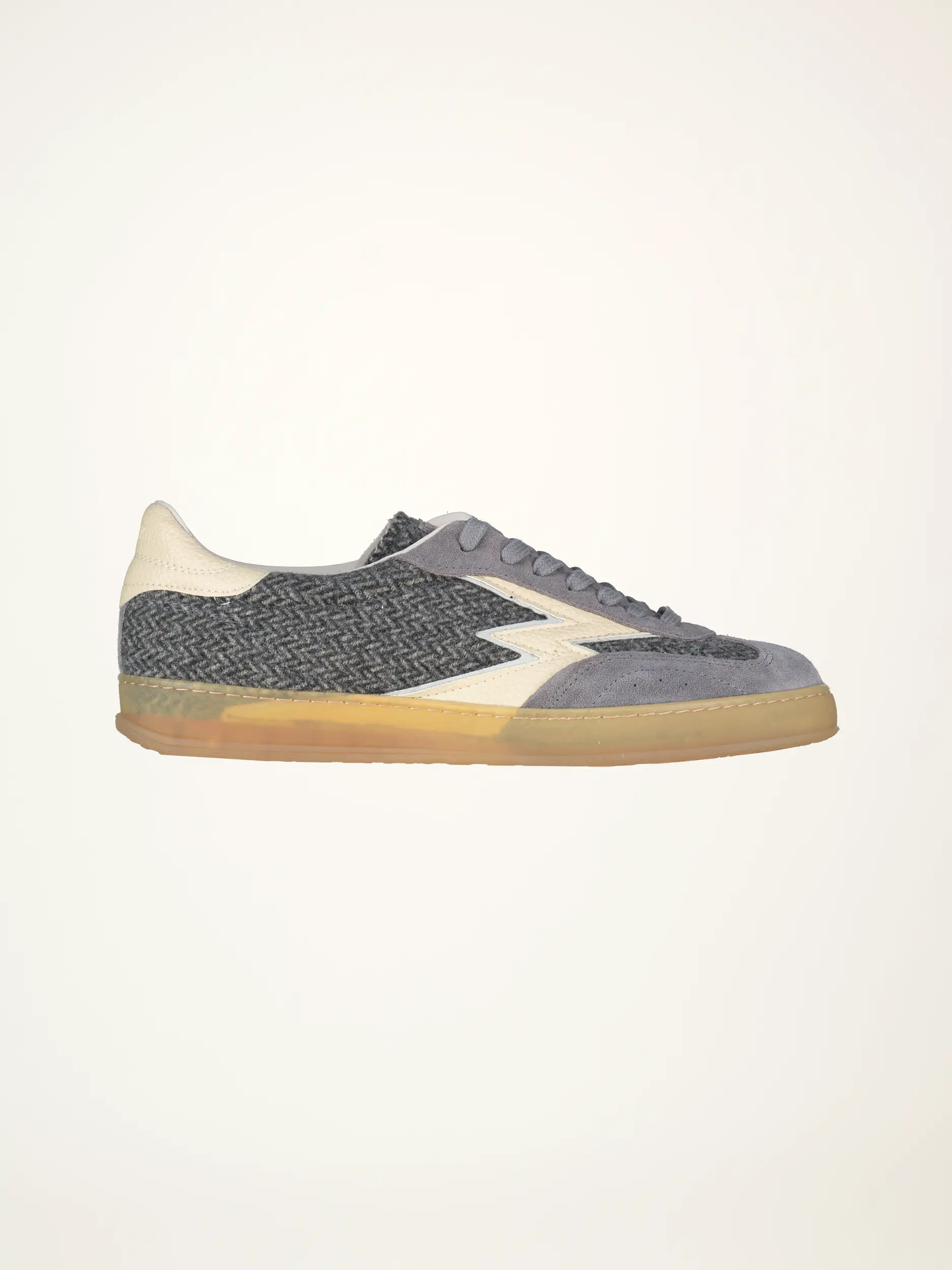Sneaker aus Wildleder - Artikelansicht Sneaker aus Wildleder - Artikelansicht