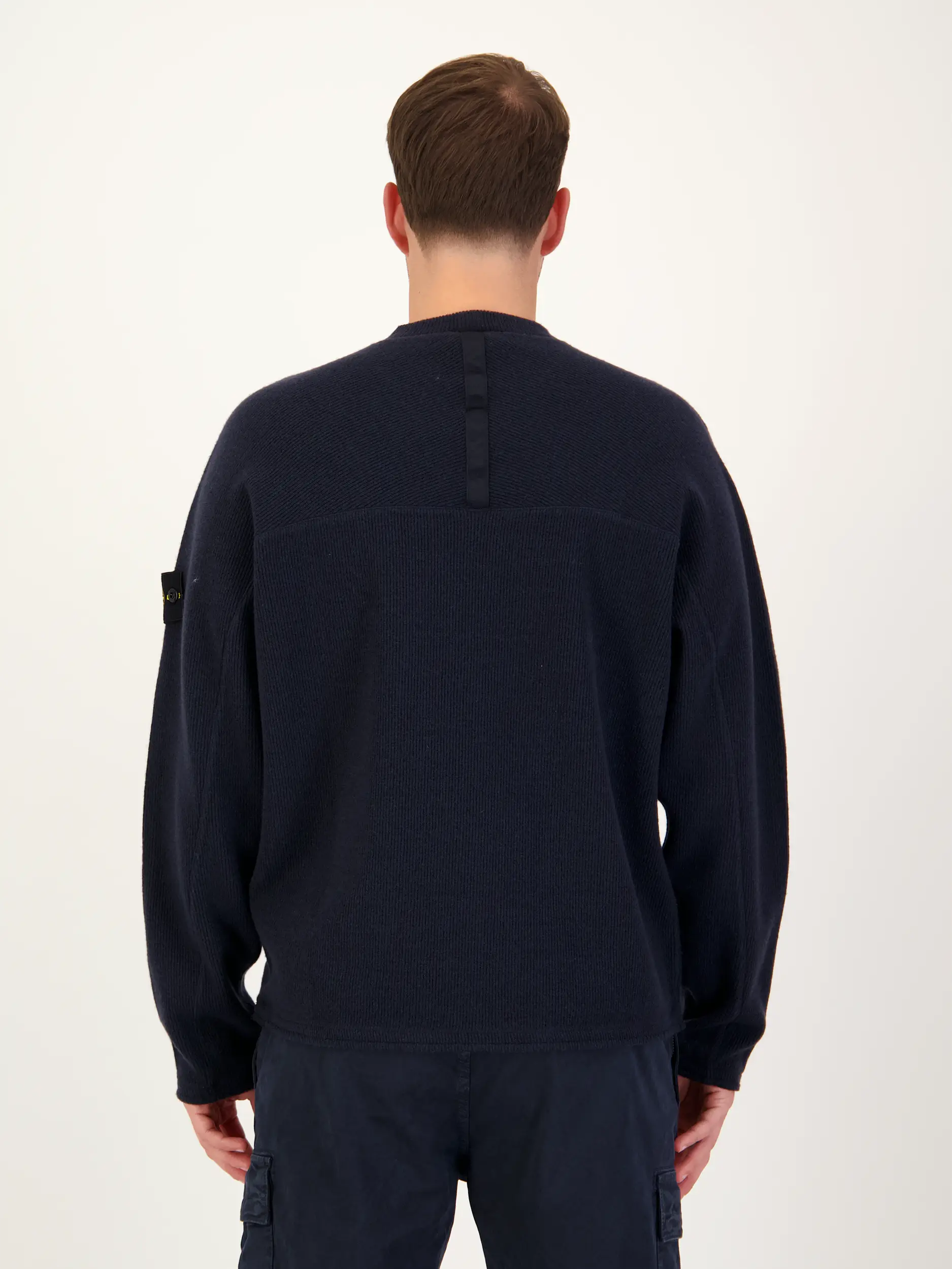 Pullover aus Woll-Mix langarm - Artikel Rückseite getragen von einem Modell - Farbe: Blau