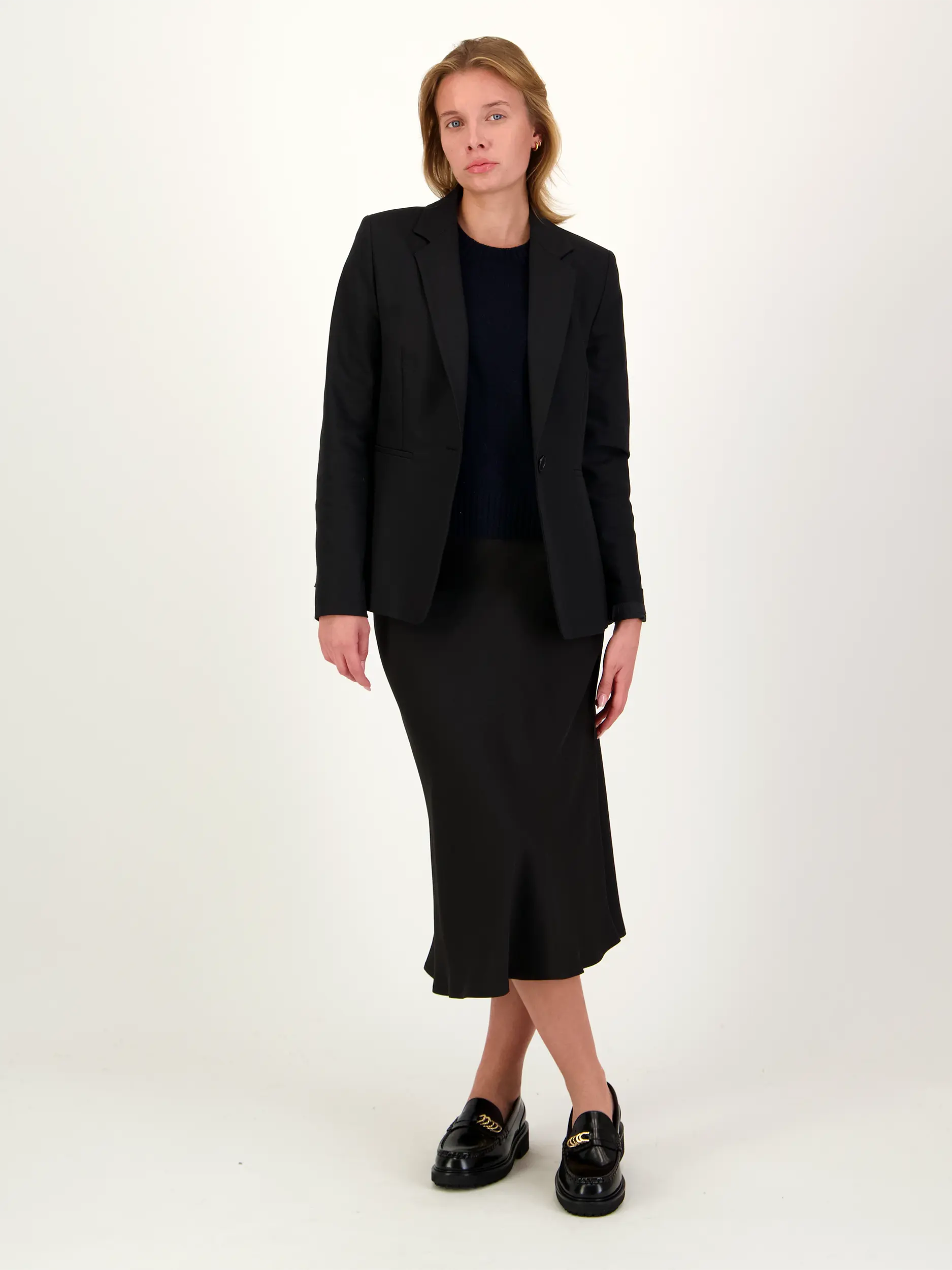 Blazer 'Golders' - Artikel Teil eines Outfits getragen von einem Modell - Farbe: Schwarz
