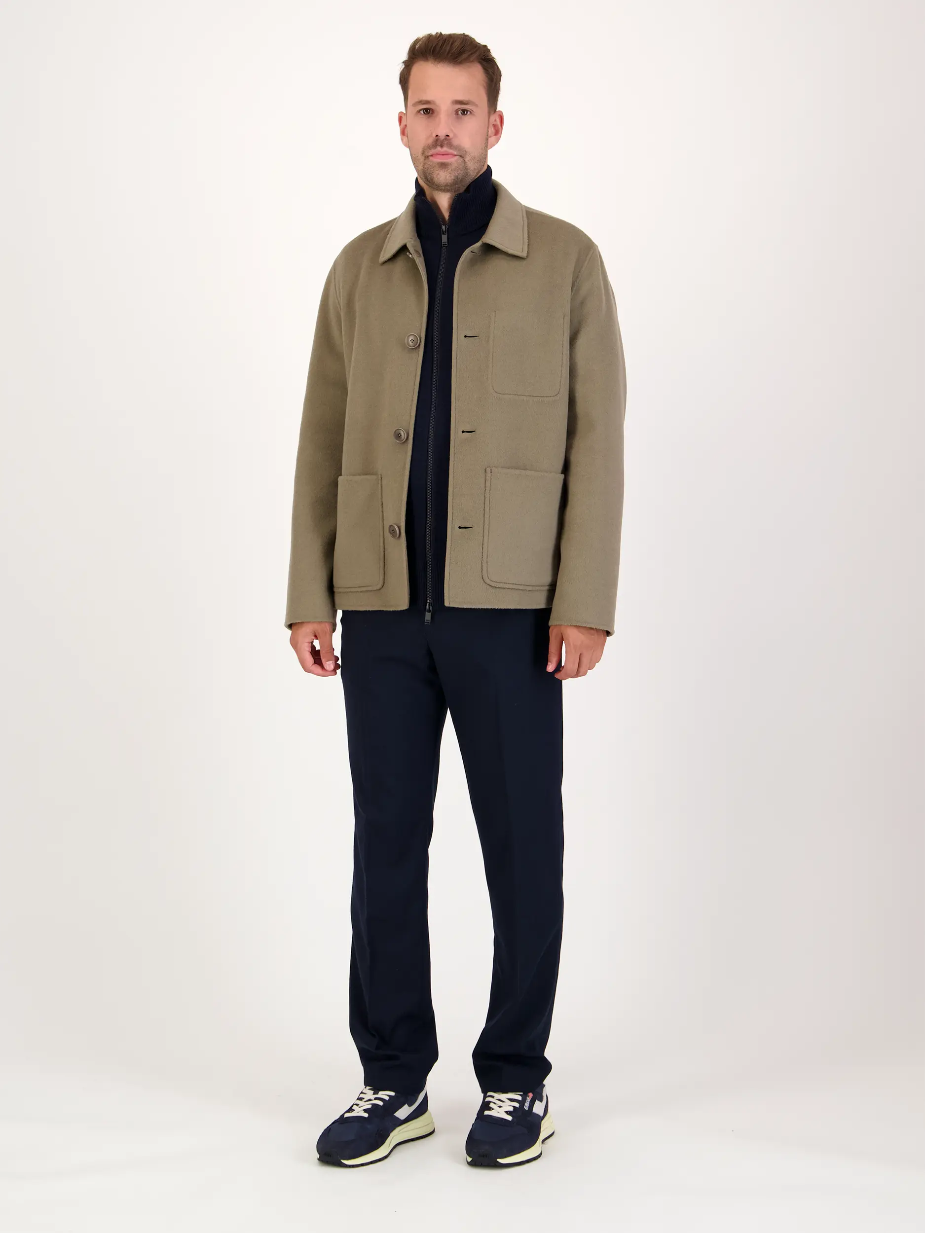 Jacke 'Makona' aus Woll-Mix - Artikel Teil eines Outfits getragen von einem Modell - Farbe: Braun