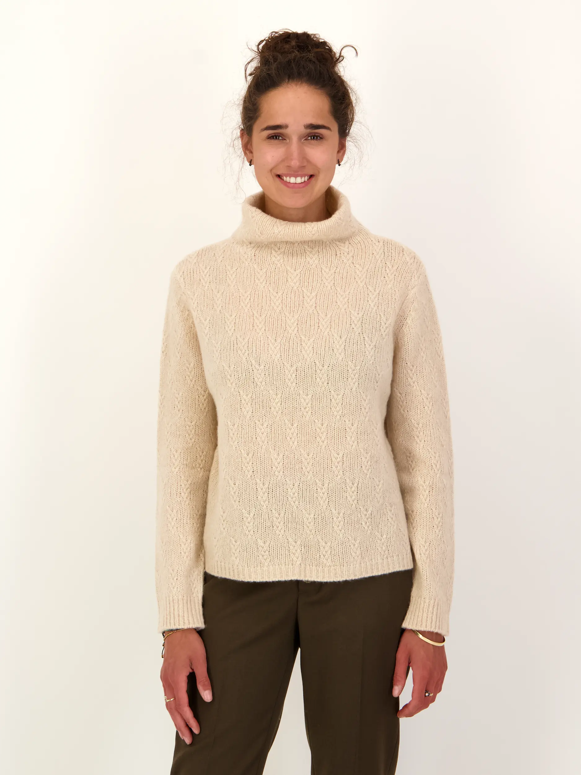 Pullover aus Kaschmir langarm - Artikel Vorderseite getragen von einem Modell