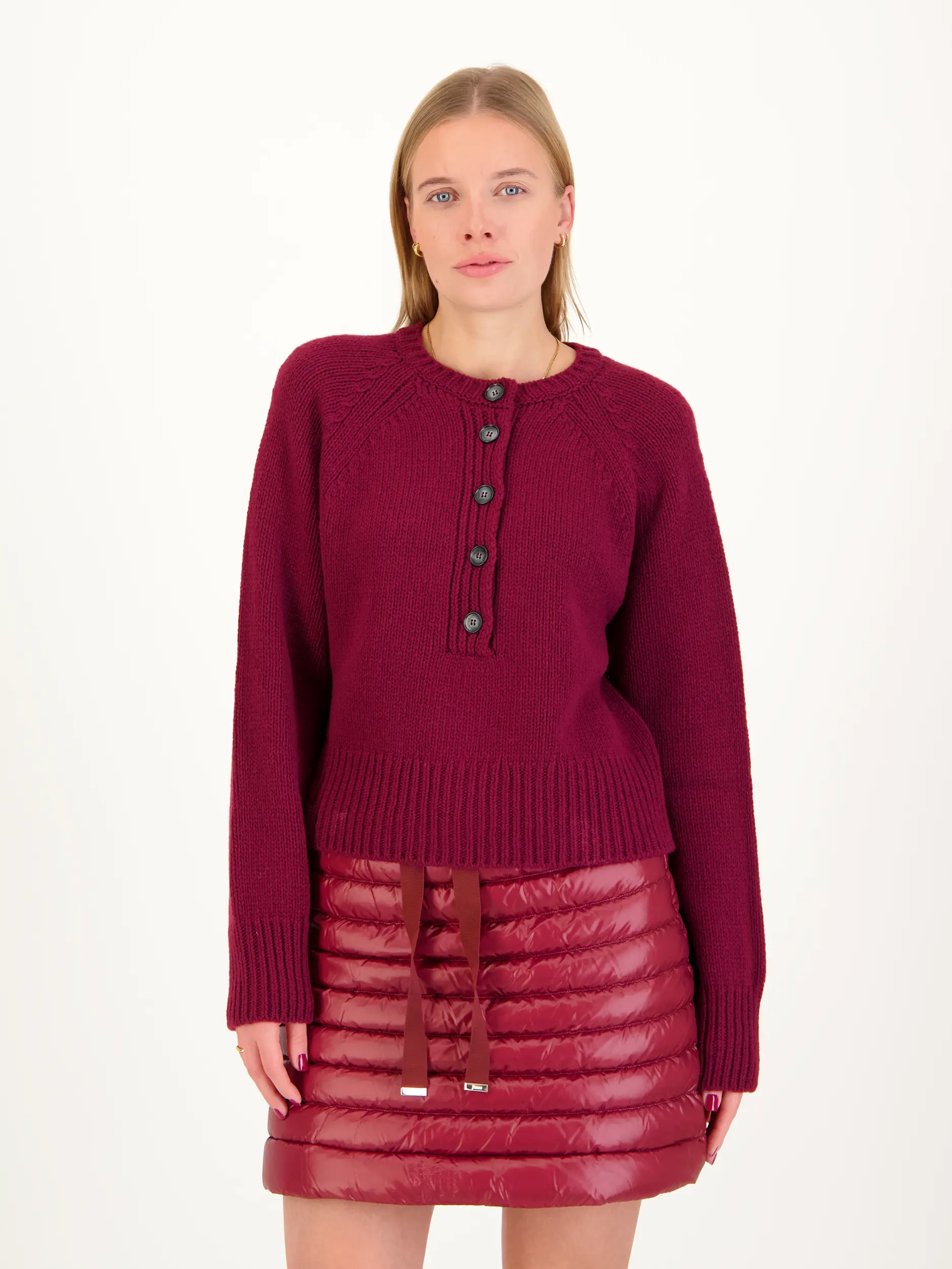 Pullover aus Wolle - Artikel Vorderseite getragen von einem Modell - Farbe: Rot