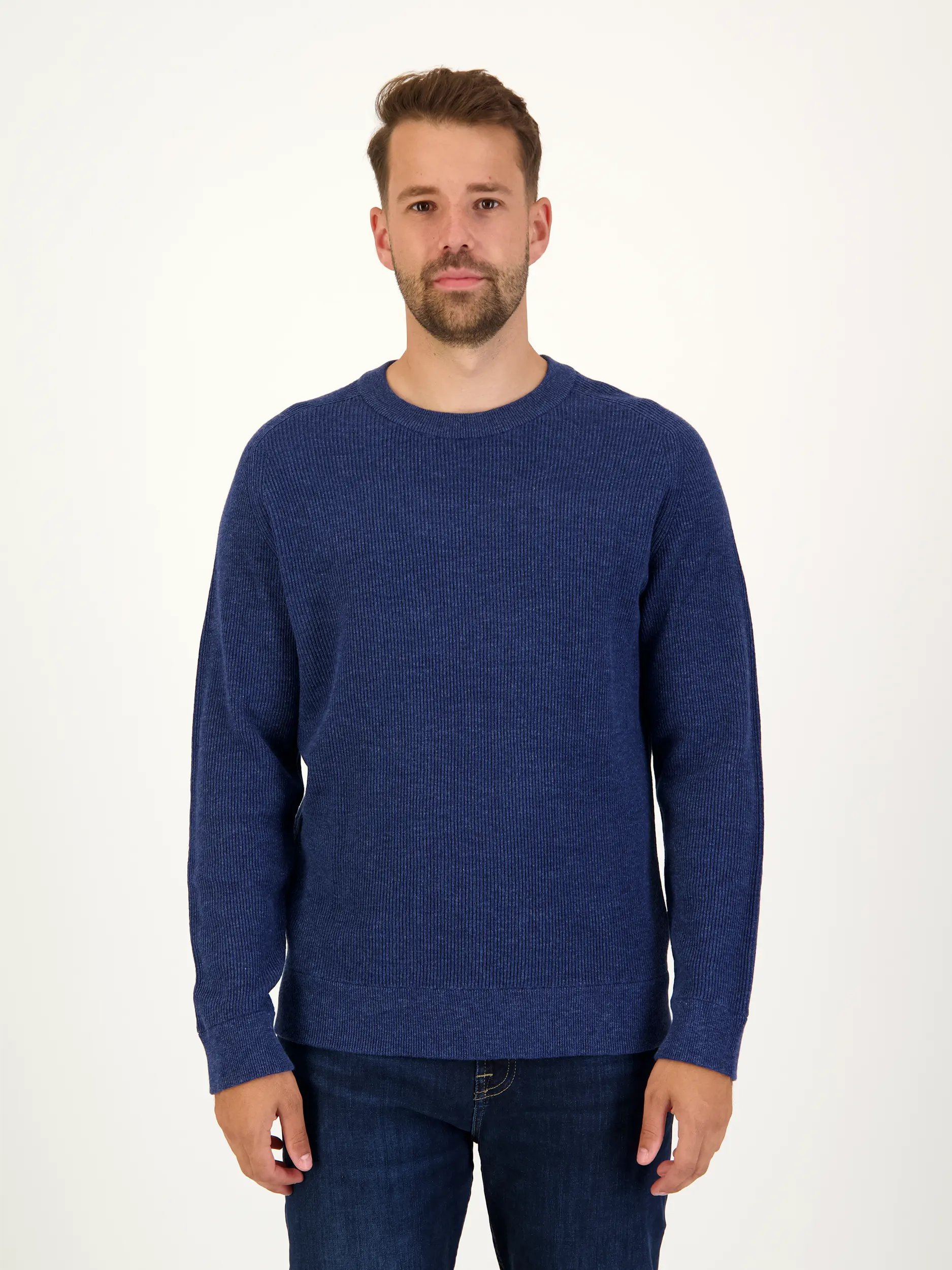 Pullover 'Kevin' - Artikel Vorderseite getragen von einem Modell - Farbe: Blau