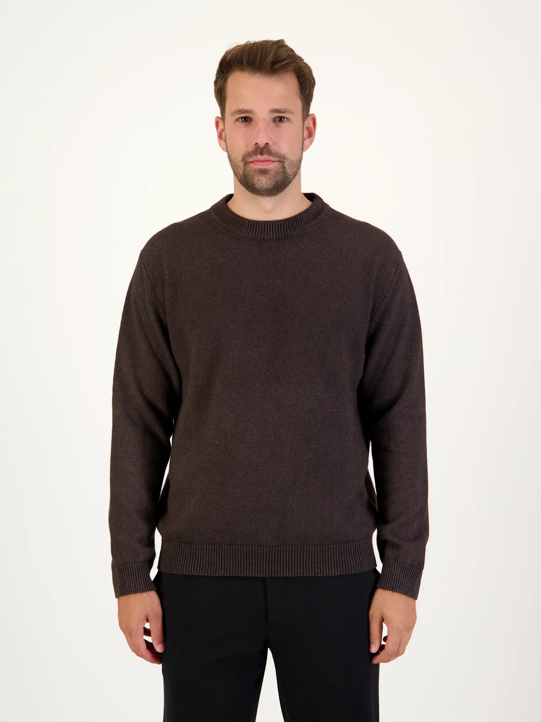 Pullover aus Kaschmir langarm - Artikel Vorderseite getragen von einem Modell - Farbe: Braun