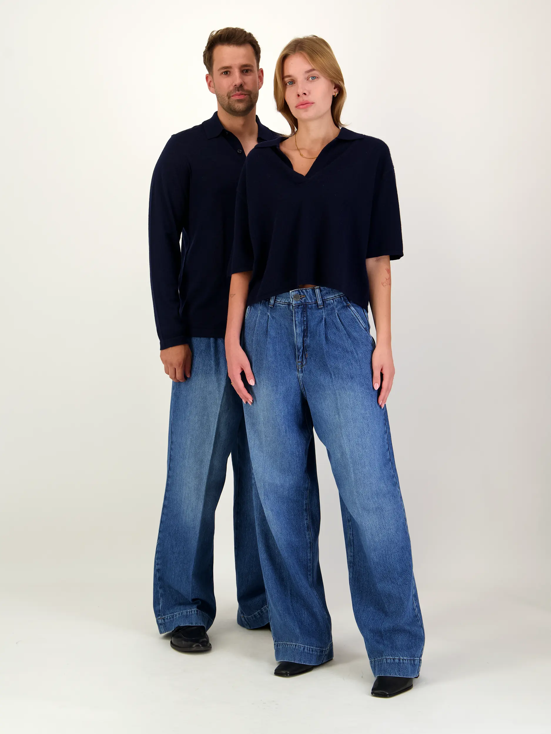 High Waist Wide Leg Unisex Jeans 'Noa' - Artikel Teil eines Outfits getragen von einem Modell
