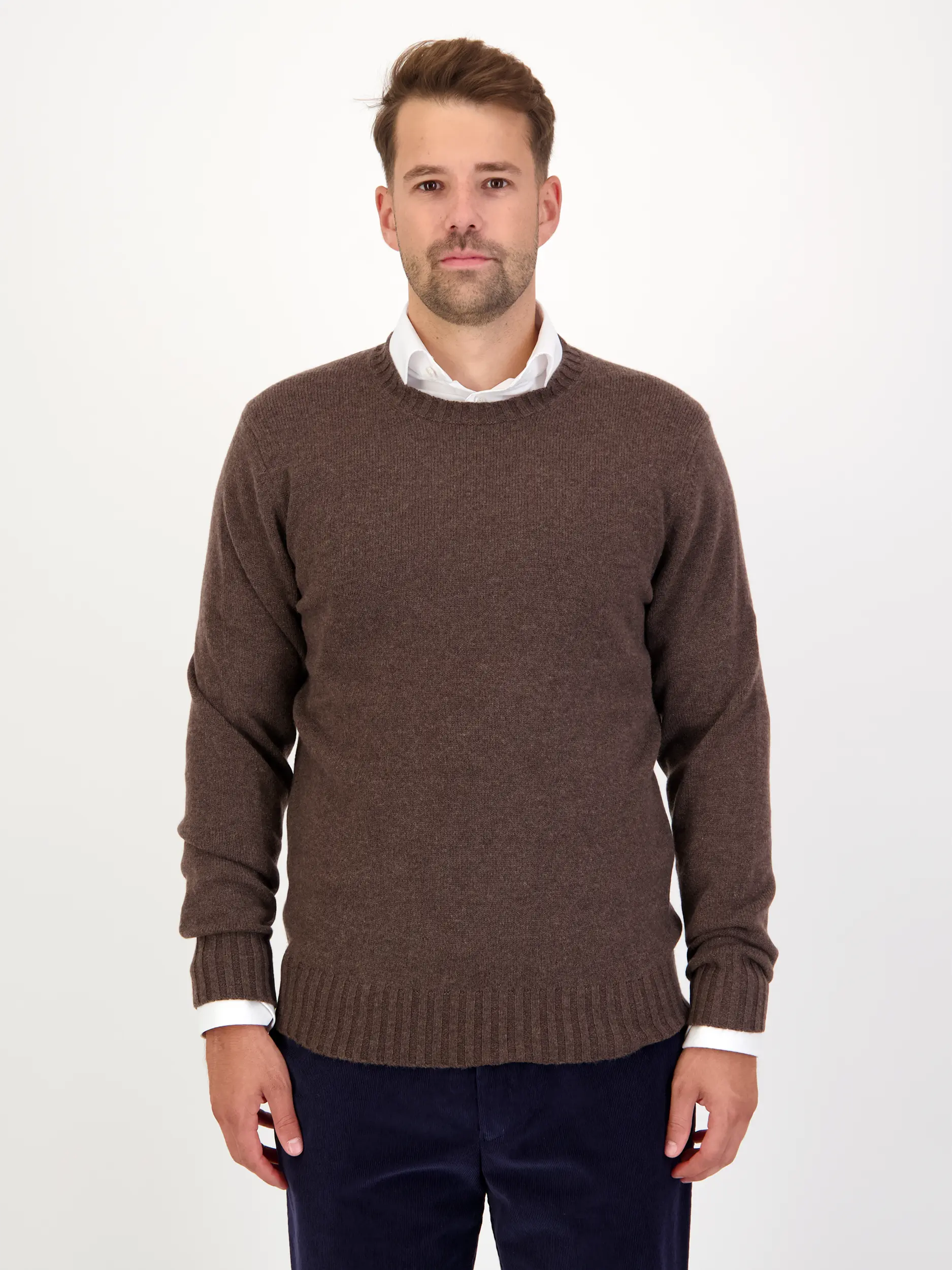 Pullover 'Rifredo' aus Kaschmir-Merino-Mix - Artikel Vorderseite getragen von einem Modell - Farbe: Braun