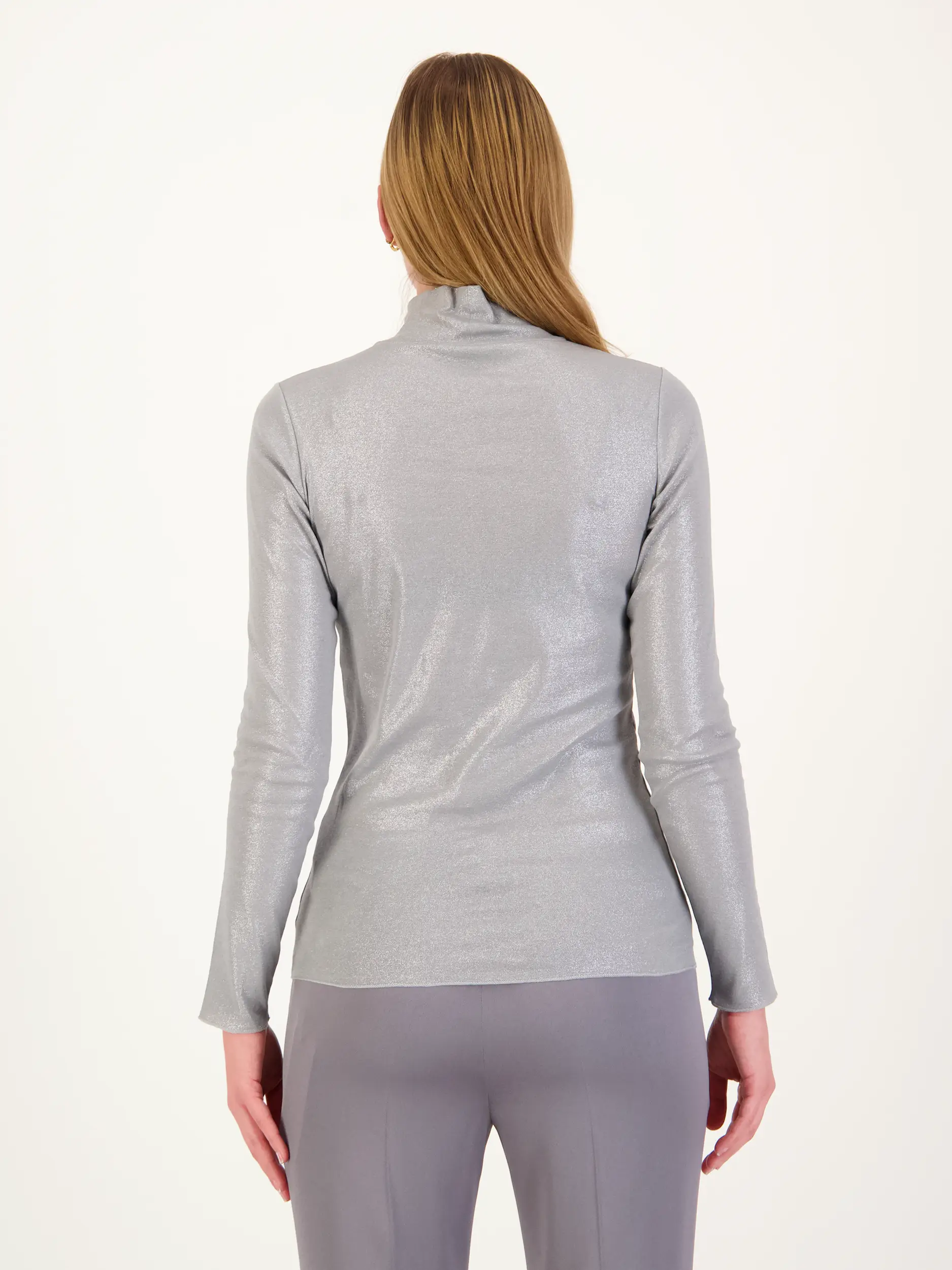 Langarmshirt - Artikel Rückseite getragen von einem Modell - Farbe: Grau