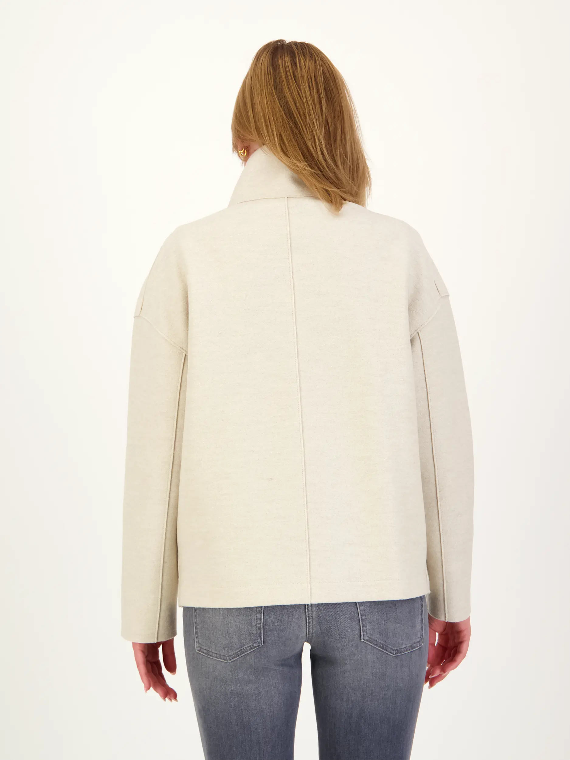 Cabanjacke aus Wolle - Artikel Rückseite getragen von einem Modell - Farbe: Creme