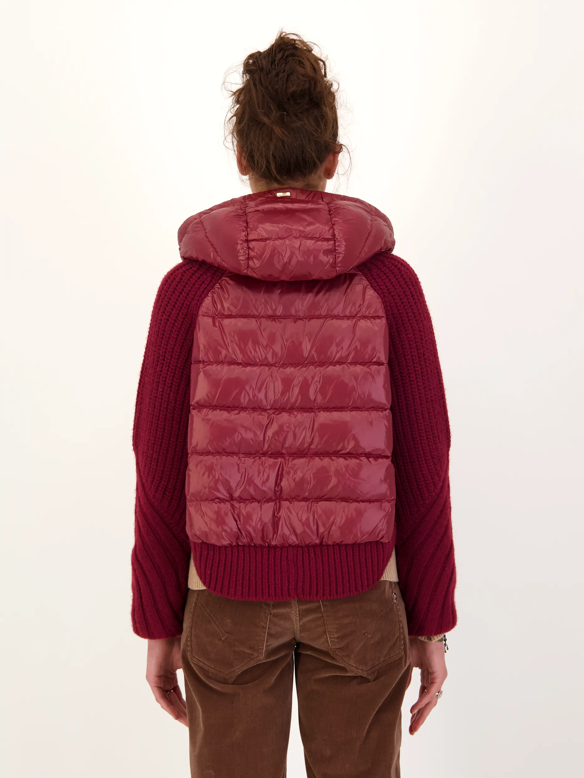Jacke aus Woll-Mix - Artikel Rückseite getragen von einem Modell - Farbe: Rot Jacke aus Woll-Mix - Artikel Rückseite getragen von einem Modell - Farbe: Rot