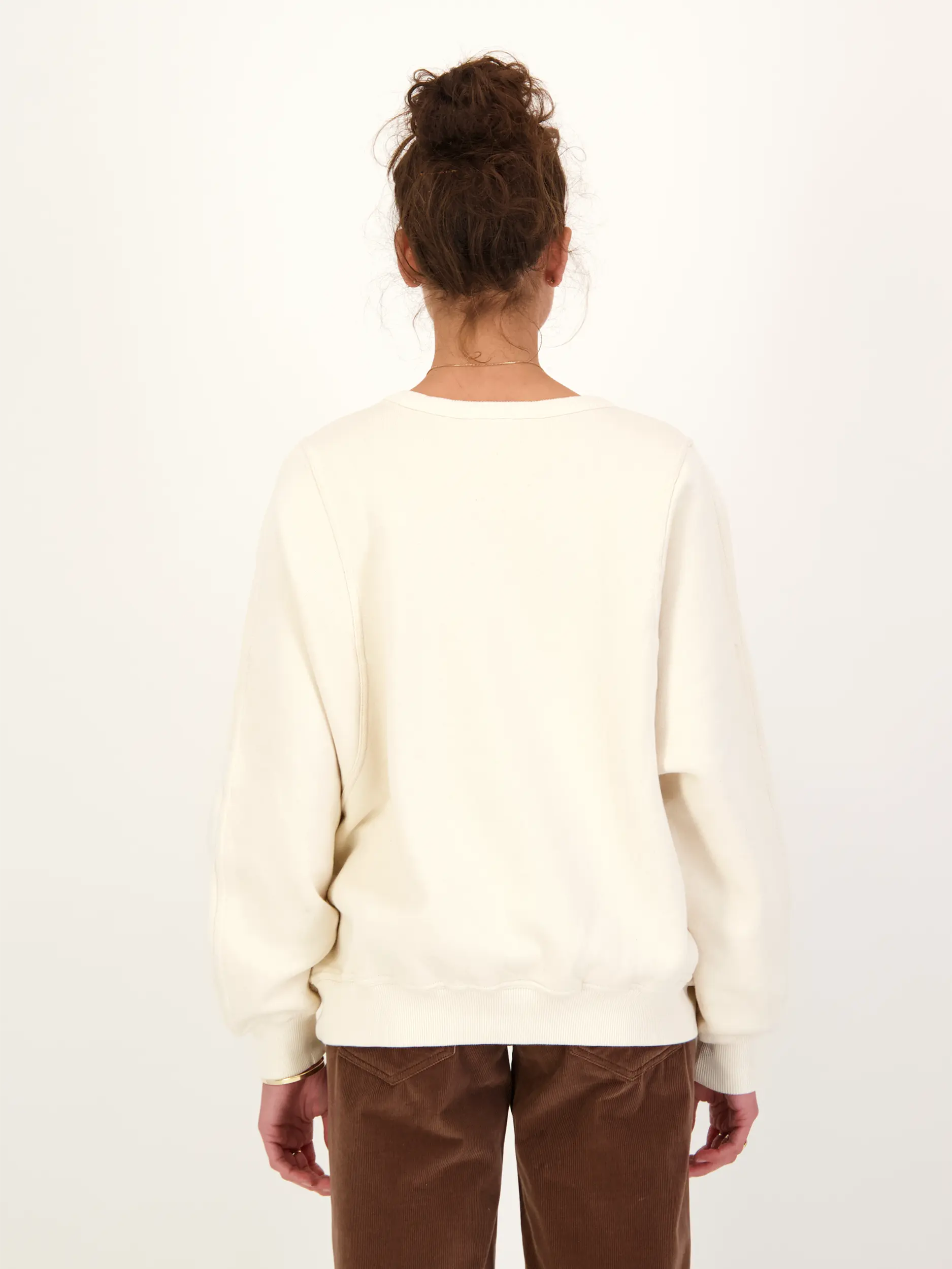 Sweatshirt - Artikel Rückseite getragen von einem Modell - Farbe: Creme