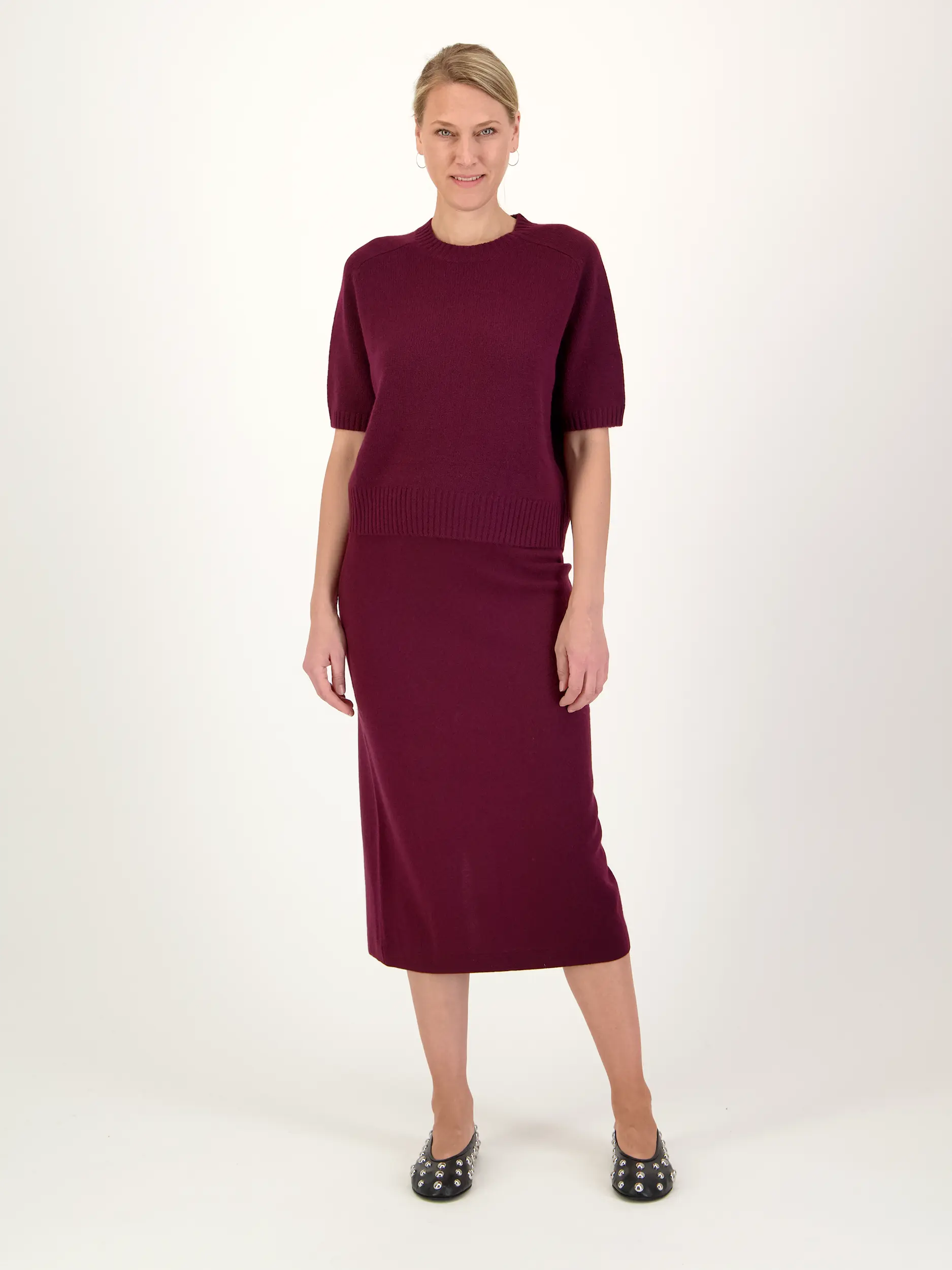 Pullover aus Kaschmir 3/4-Arm - Artikel Teil eines Outfits getragen von einem Modell - Farbe: Rot