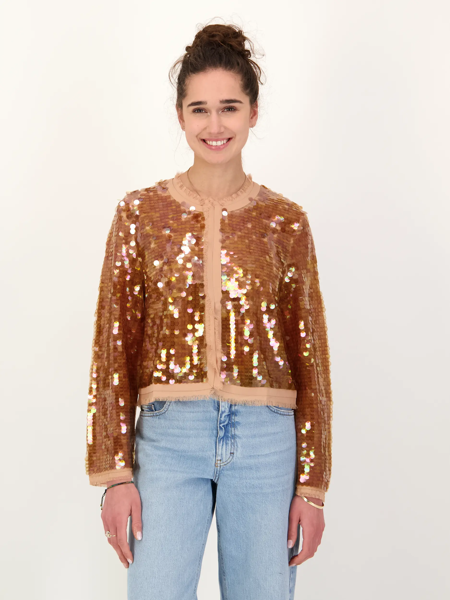 Jacke mit Pailletten - Artikel Vorderseite getragen von einem Modell - Farbe: Beige