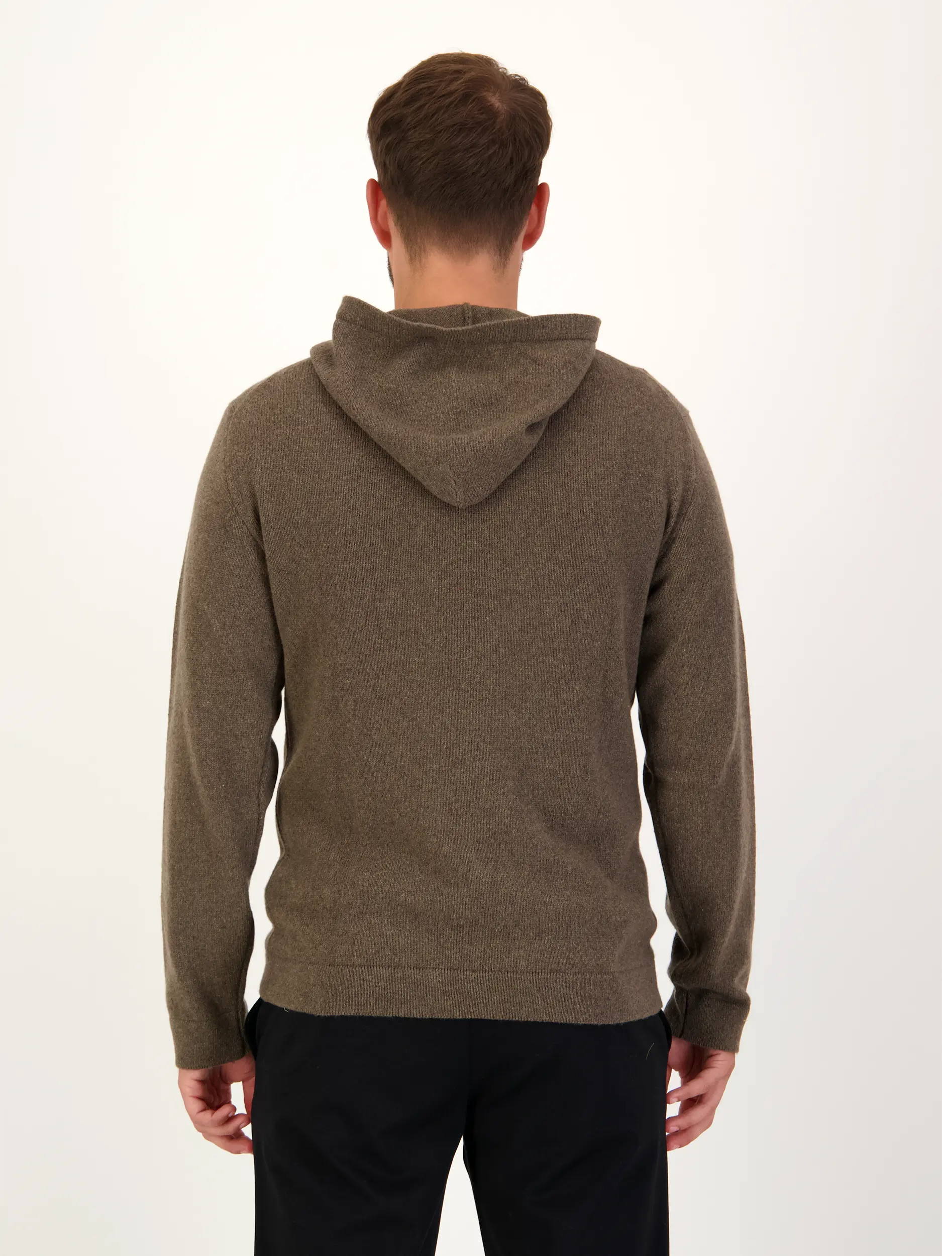Kapuzenpullover aus Kaschmir langarm - Artikel Rückseite getragen von einem Modell - Farbe: Braun