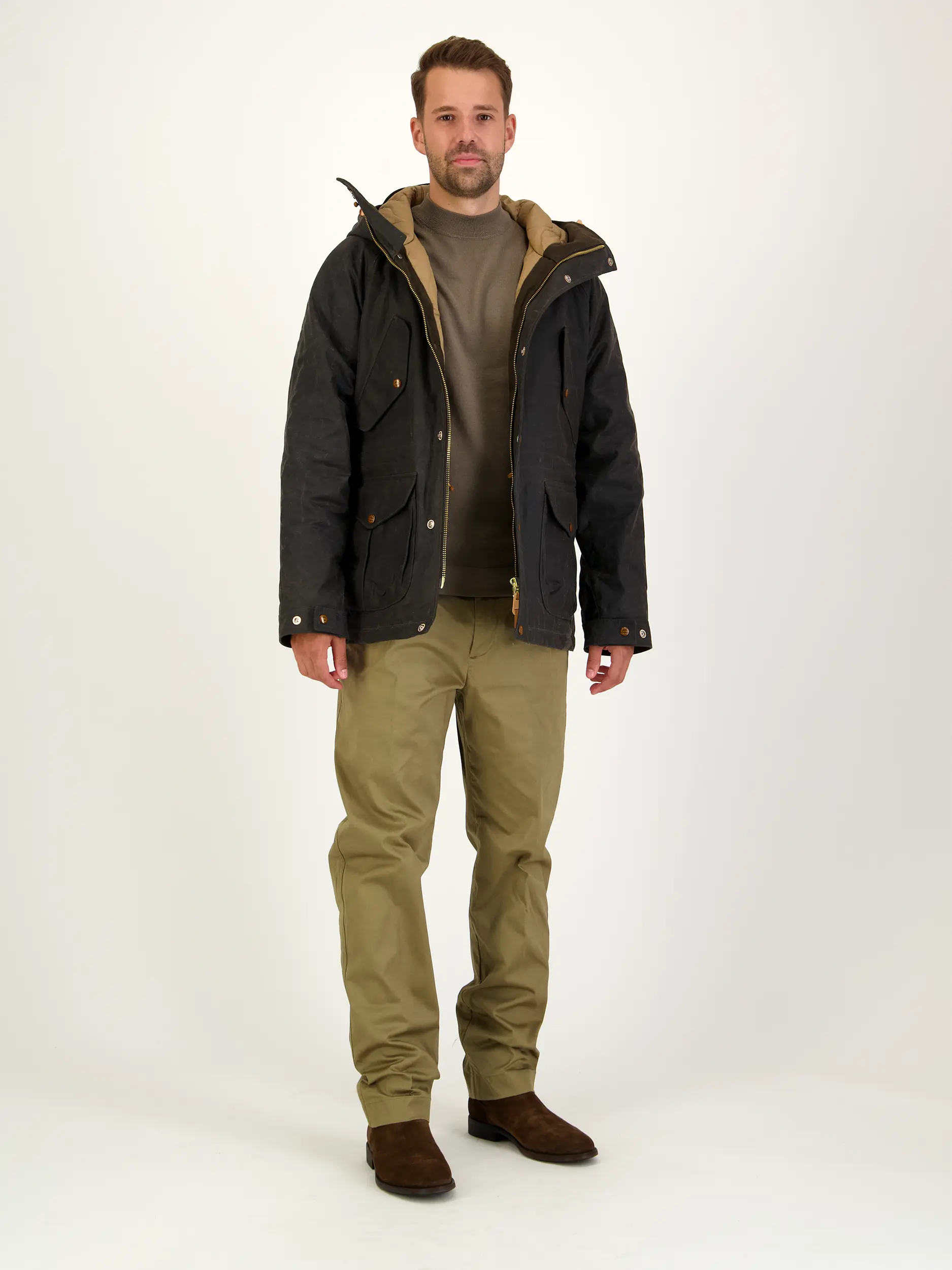 Jacke - Artikel Teil eines Outfits getragen von einem Modell - Farbe: Braun