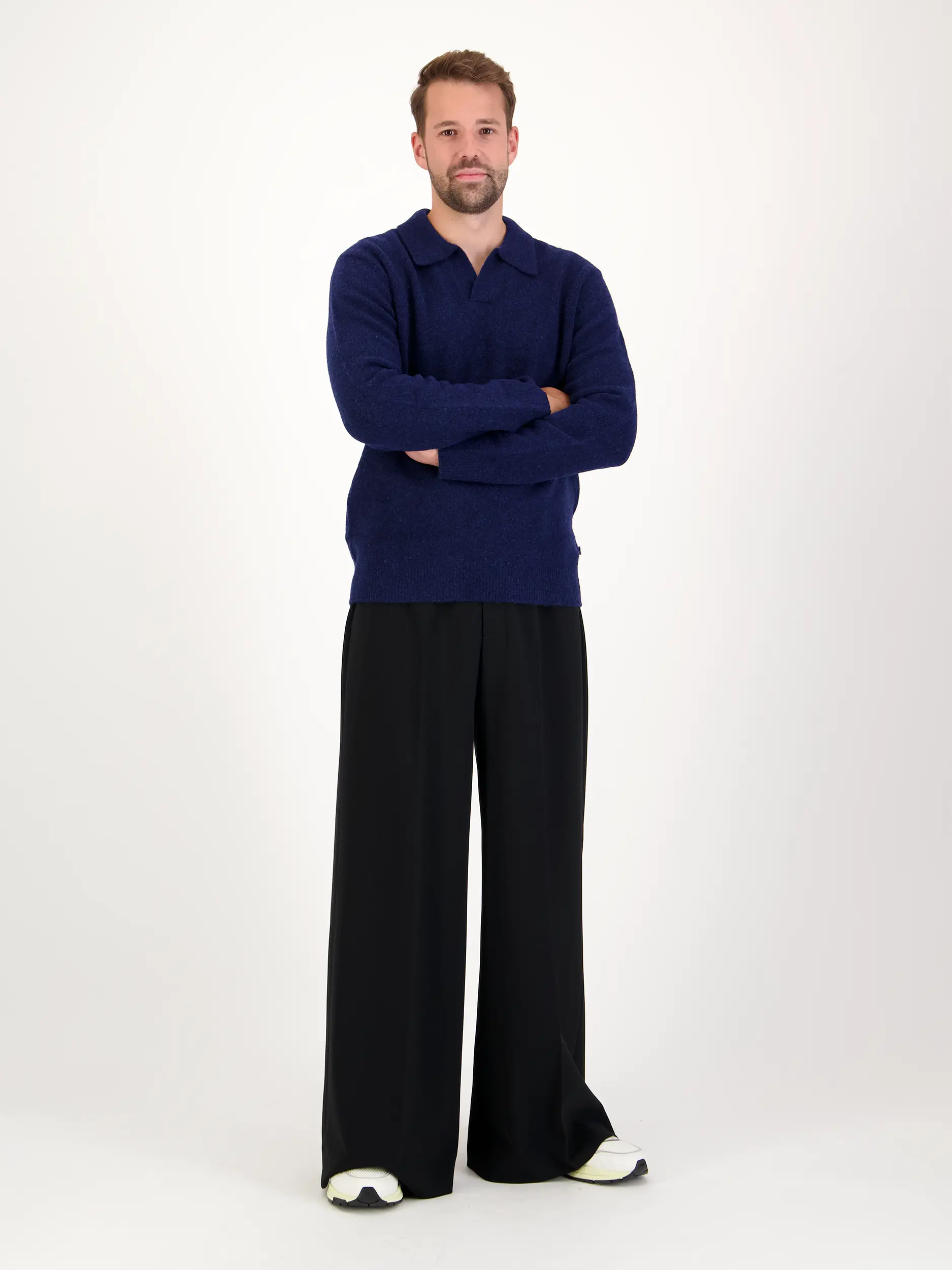 Pullover 'Hope' aus Woll-Mix langarm - Artikel Teil eines Outfits getragen von einem Modell - Farbe: Blau