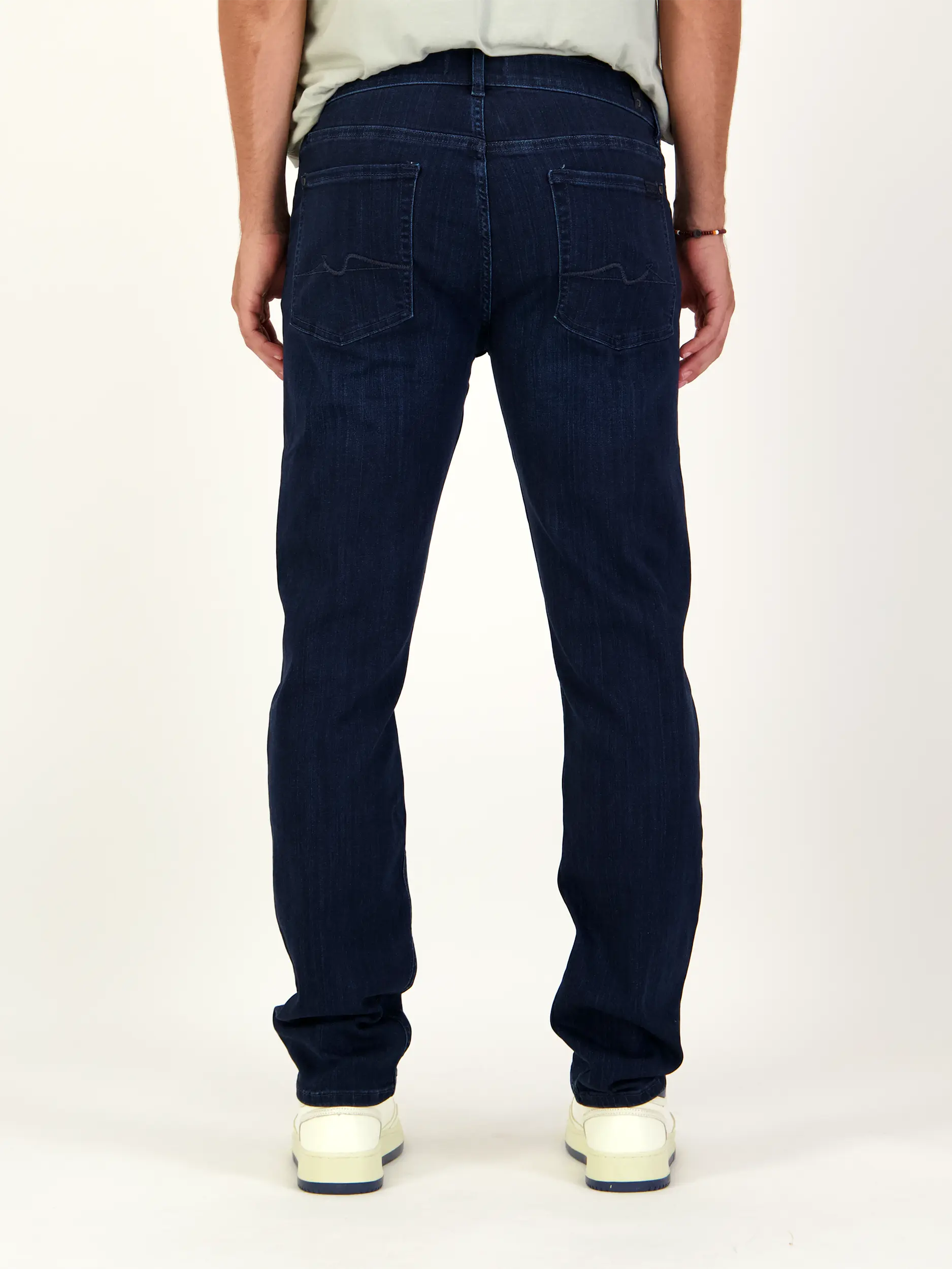 Mid Rise Slim Fit Jeans 'Slimmy Calvert' - Artikel Rückseite getragen von einem Modell - Farbe: Blau