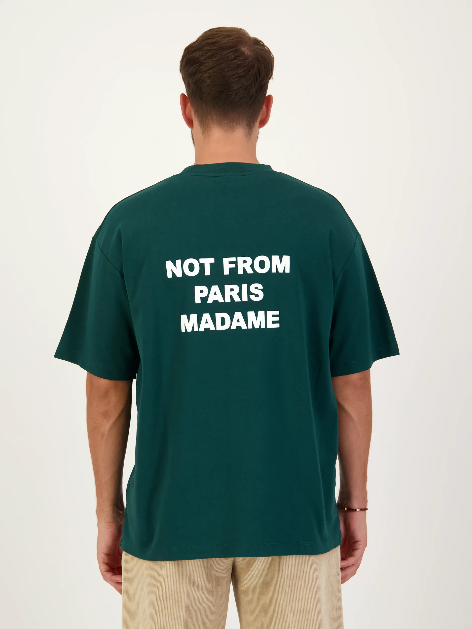 T-Shirt 'Le Tshirt Slogan' - Artikel Rückseite getragen von einem Modell