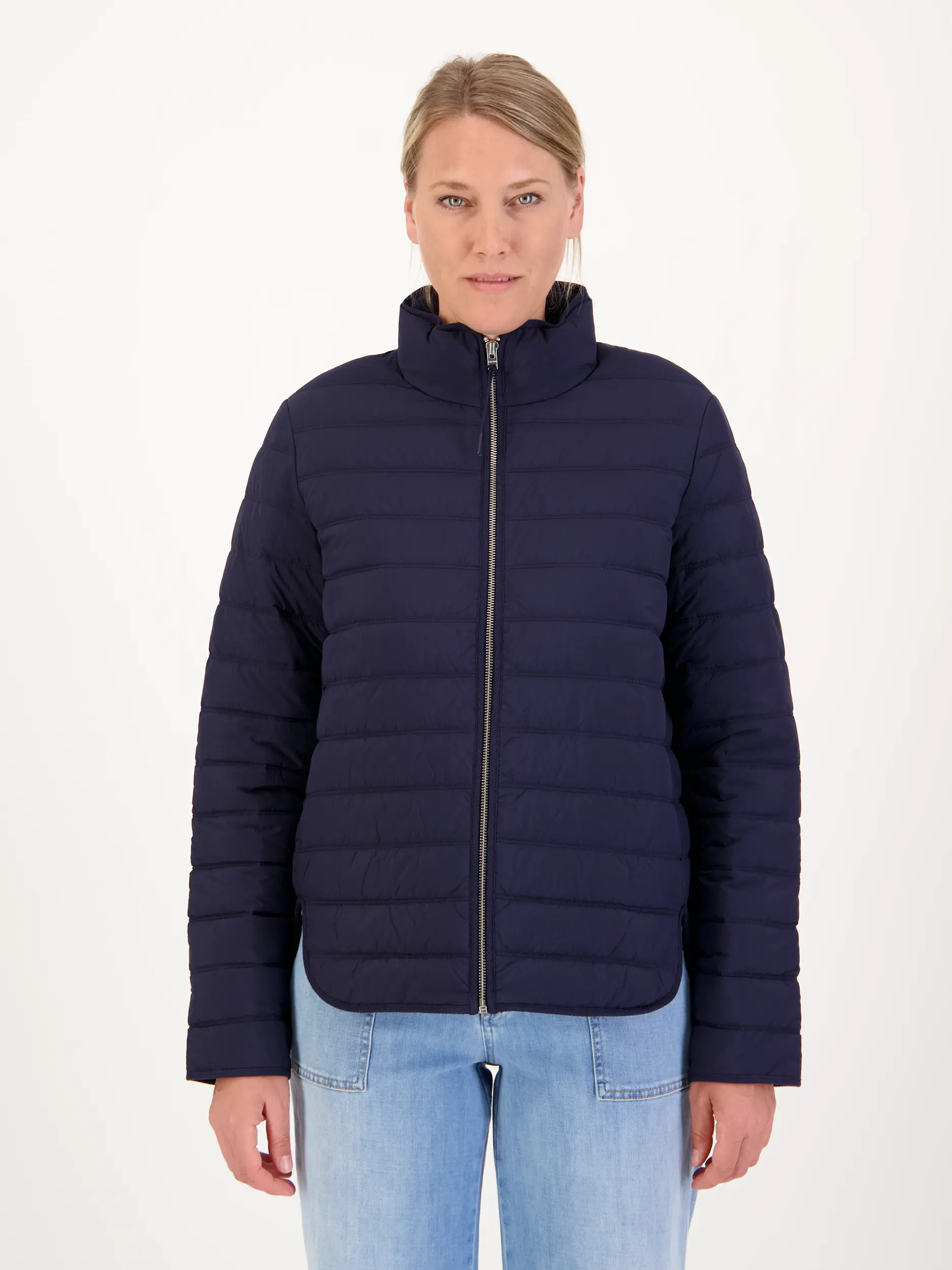 Steppjacke - Artikel Vorderseite getragen von einem Modell - Farbe: Blau