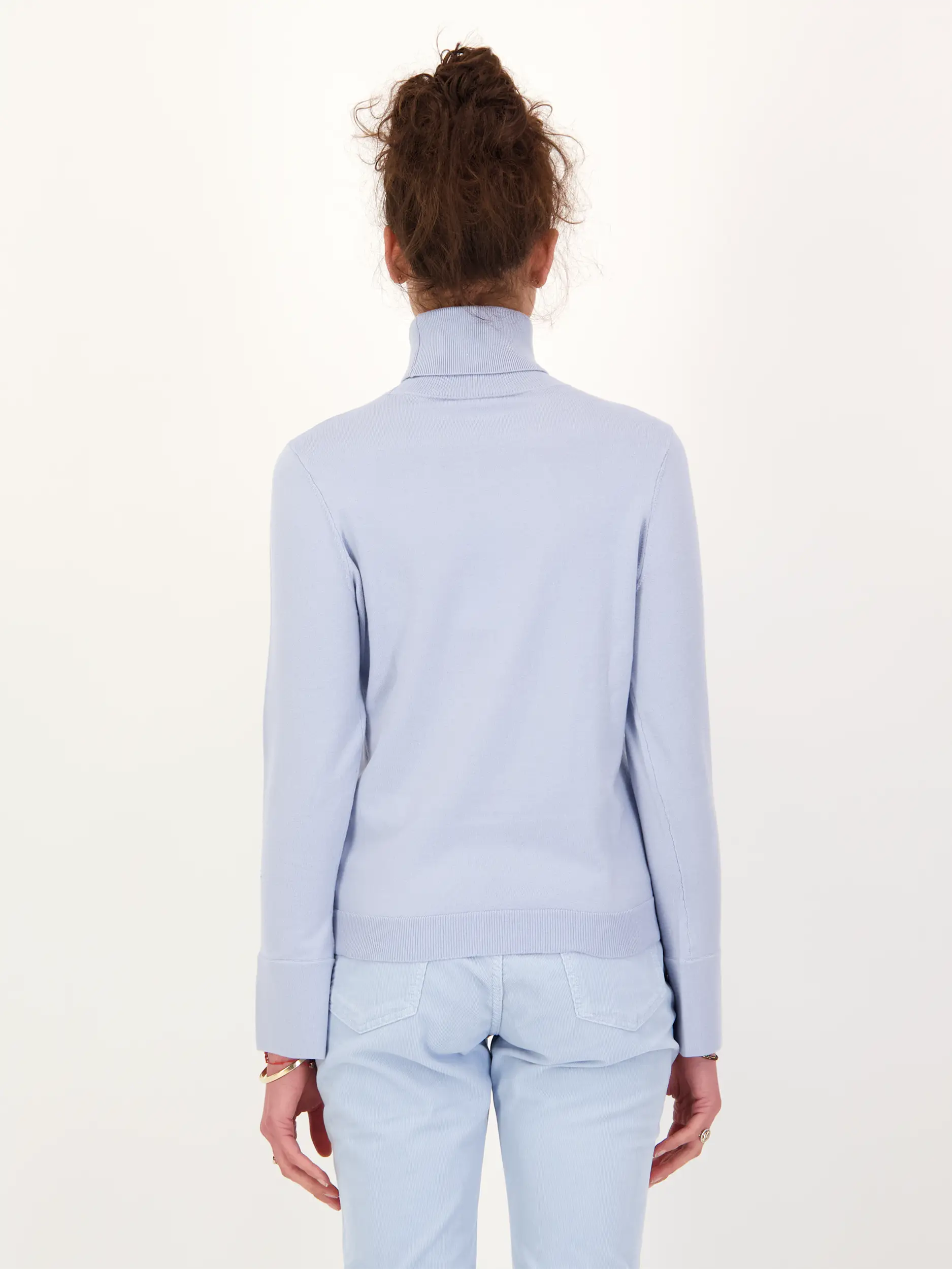 Pullover 'Vinny'  - Artikel Rückseite getragen von einem Modell - Farbe: Blau