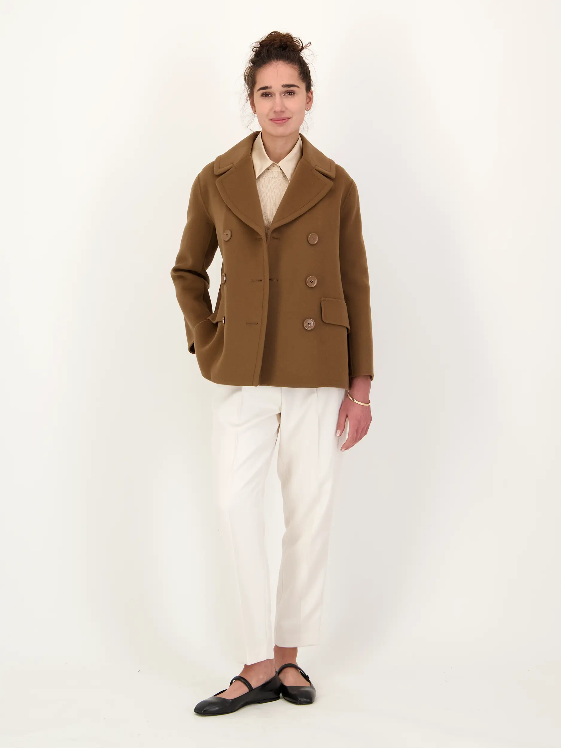 Wolljacke  - Artikel Teil eines Outfits getragen von einem Modell - Farbe: Braun