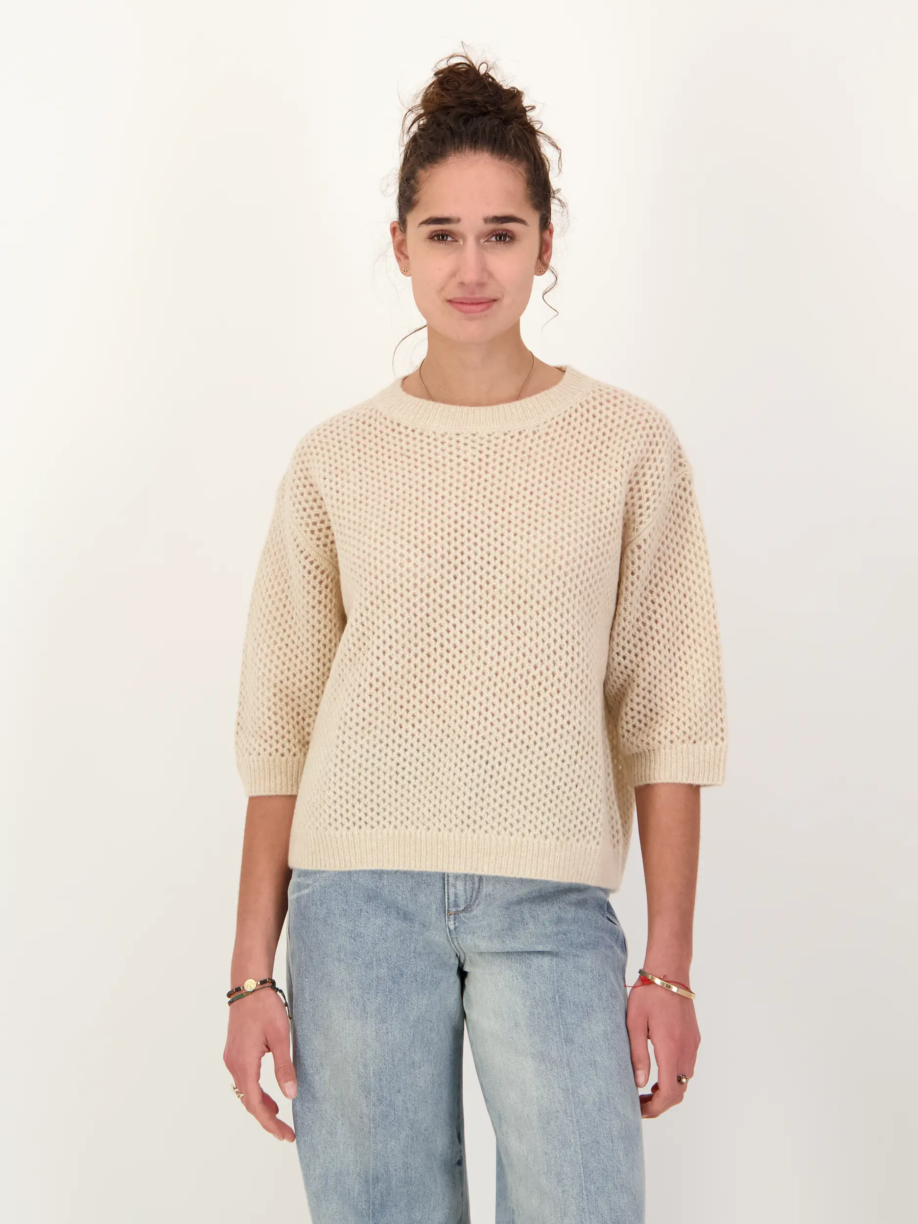 Pullover aus Kaschmir mit Lochstrickmuster 3/4 Arm - Artikel Vorderseite getragen von einem Modell - Farbe: Beige