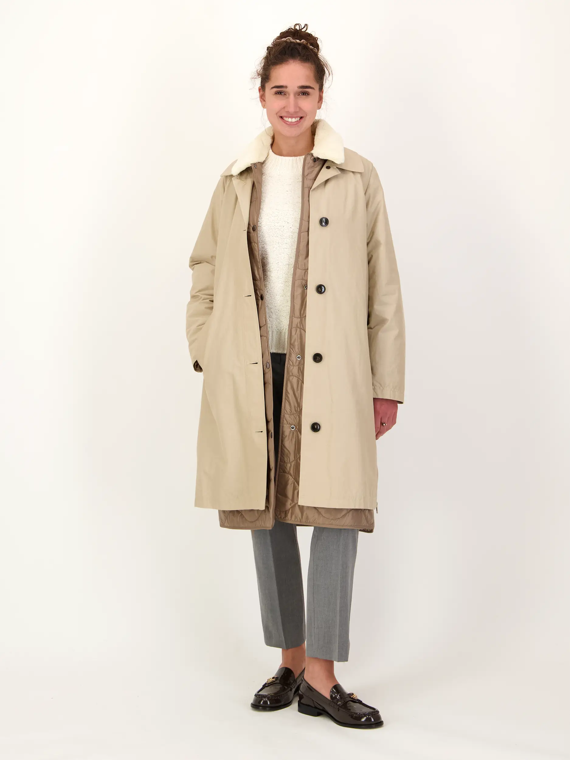 Pullover aus Wolle langarm - Artikel Teil eines Outfits getragen von einem Modell - Farbe: Creme