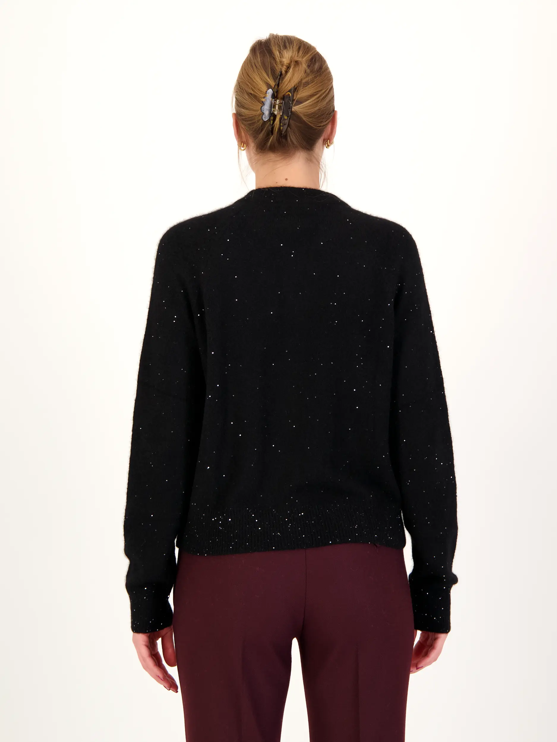 Strickjacke aus Kaschmir - Artikel Rückseite getragen von einem Modell - Farbe: Schwarz
