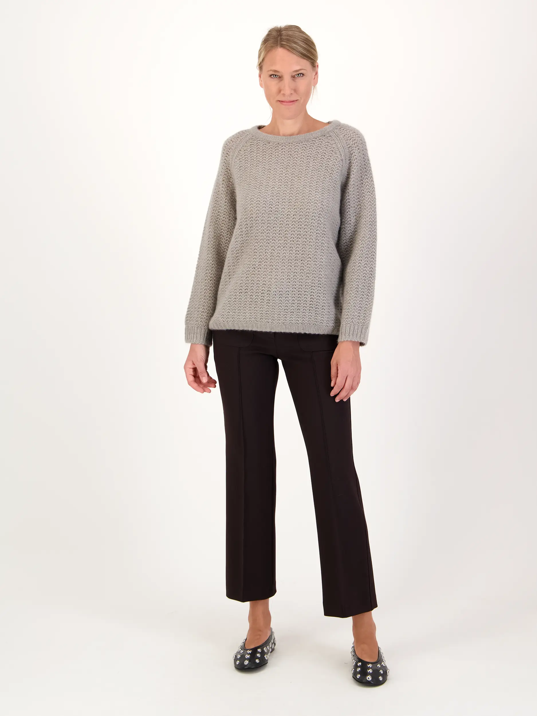 Pullover aus Kaschmir langarm - Artikel Teil eines Outfits getragen von einem Modell - Farbe: Grün