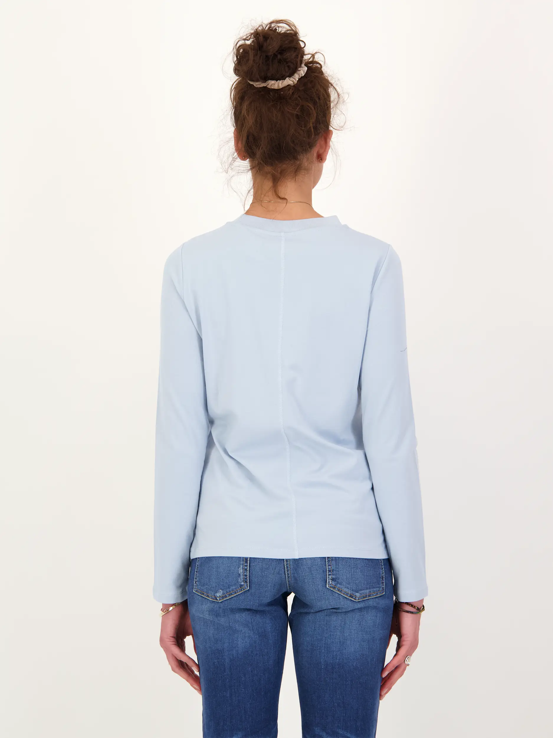 Langarmshirt 'Alexi' - Artikel Rückseite getragen von einem Modell - Farbe: Blau