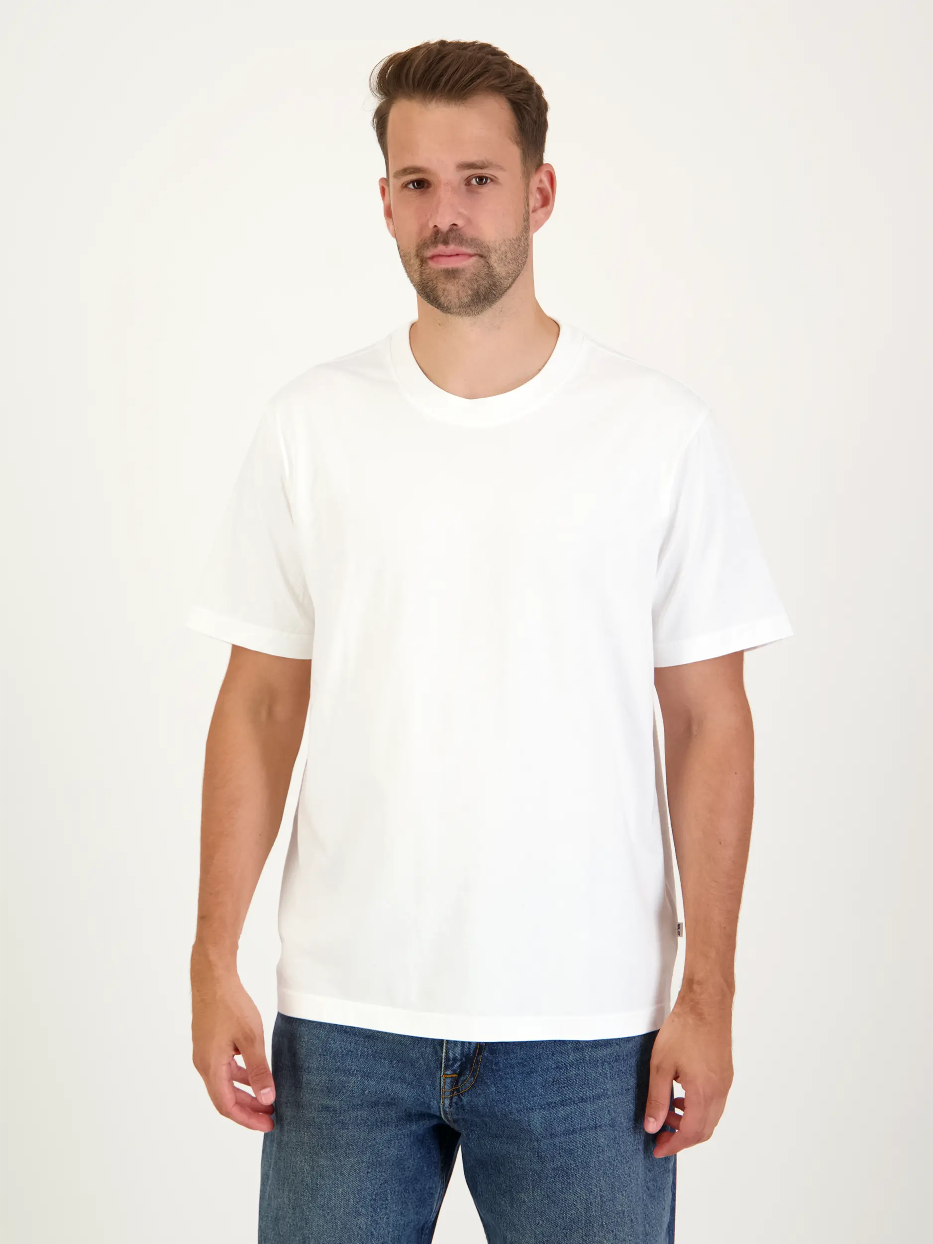 T-Shirt 'Adam' - Artikel Vorderseite getragen von einem Modell - Farbe: Weiß