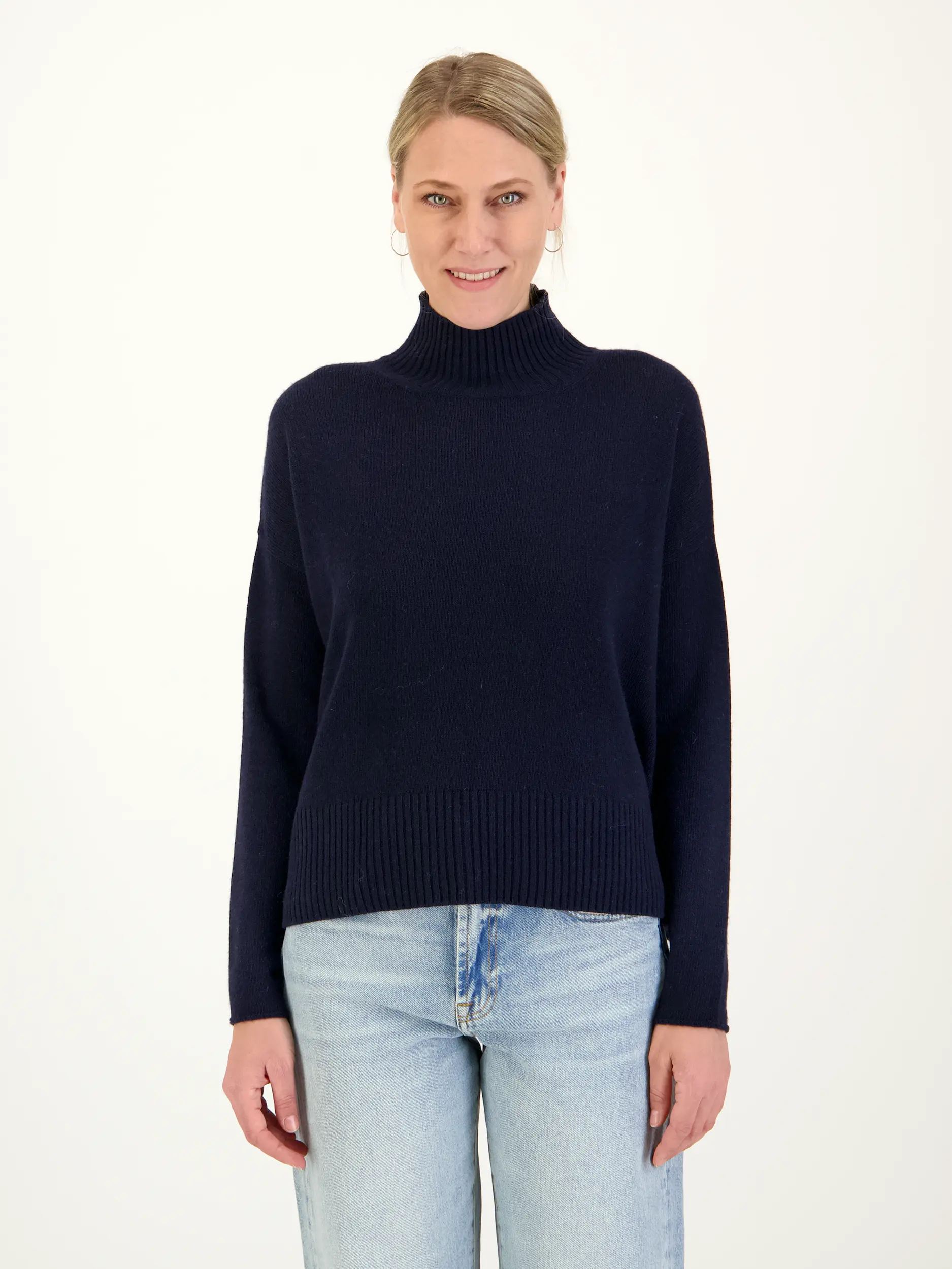 Oversized Pullover aus Woll-Mix langarm - Artikel Vorderseite getragen von einem Modell