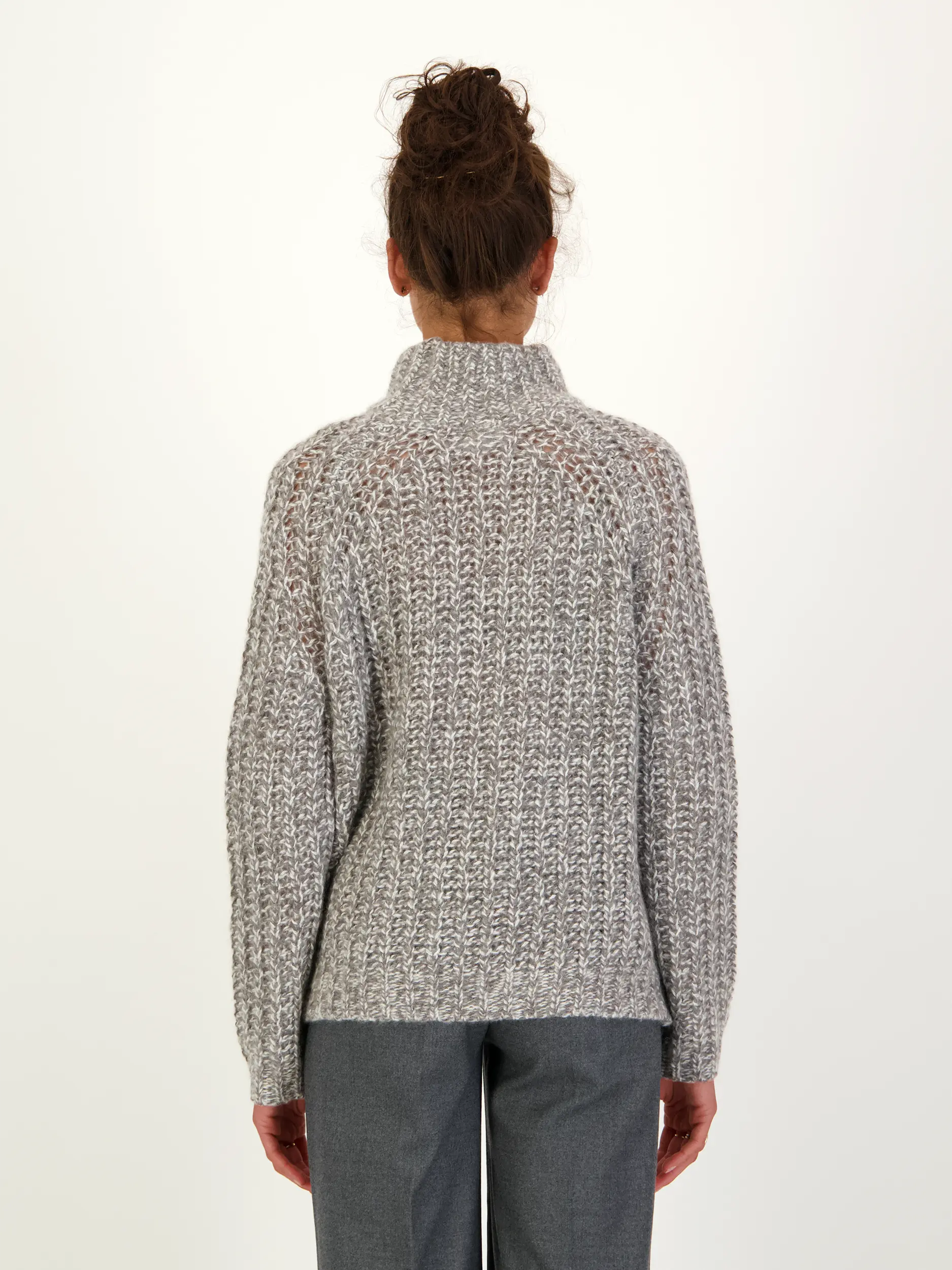 Pullover aus Kaschmir-Mix langarm - Artikel Rückseite getragen von einem Modell - Farbe: Grün