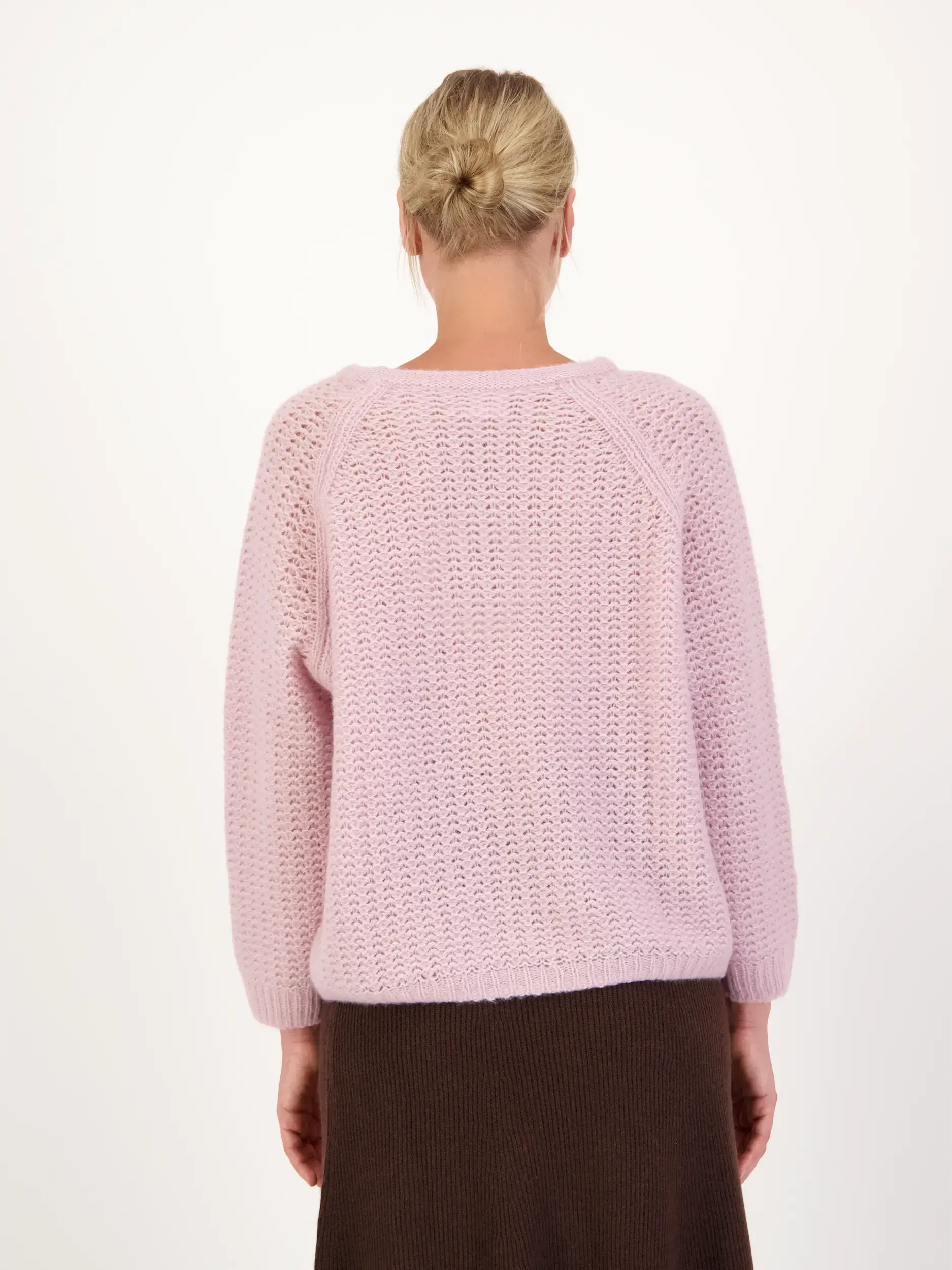 Pullover aus Kaschmir langarm - Artikel Rückseite getragen von einem Modell - Farbe: Rosa&Pink