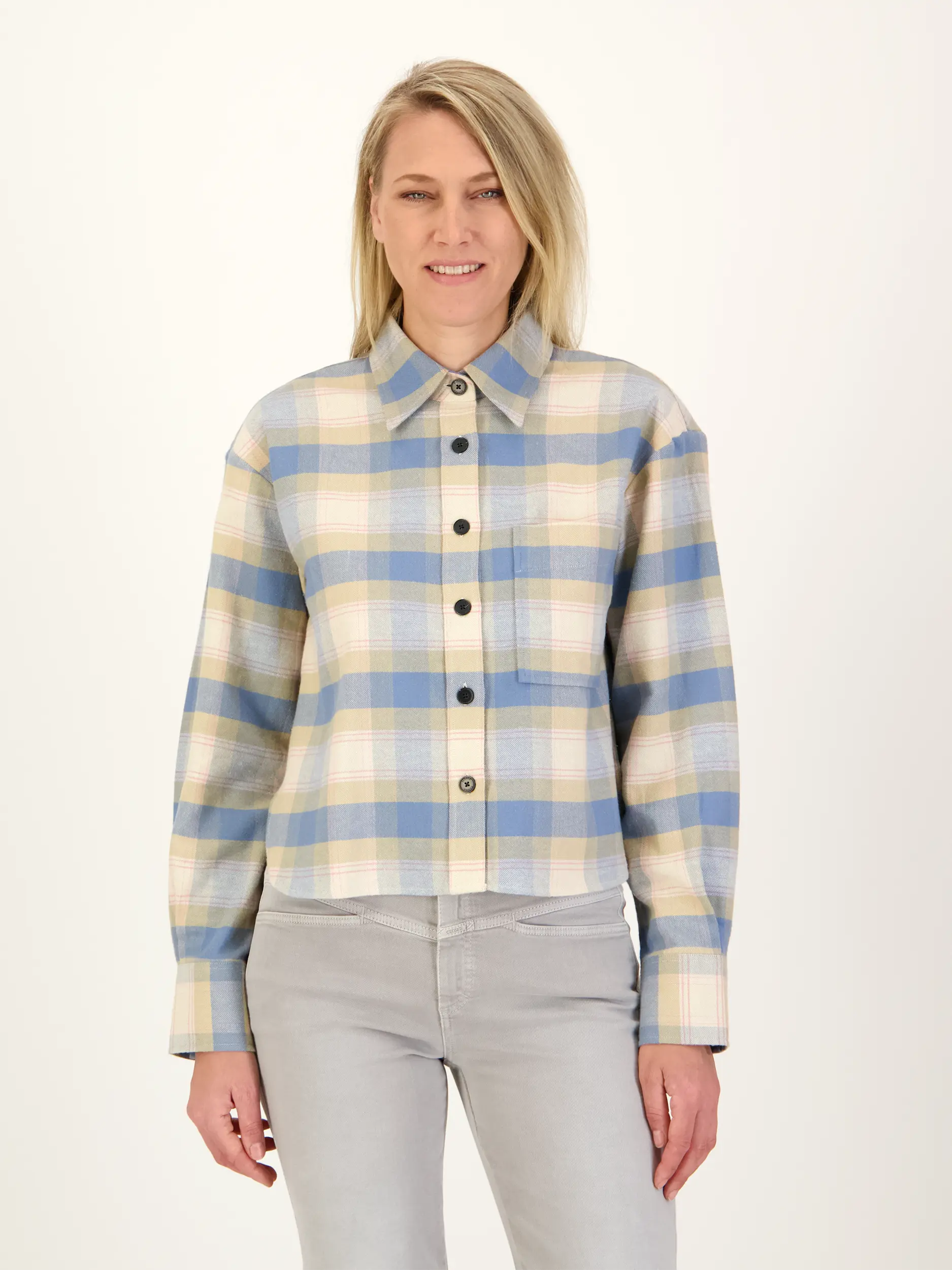 Kariertes Overshirt - Artikel Vorderseite getragen von einem Modell