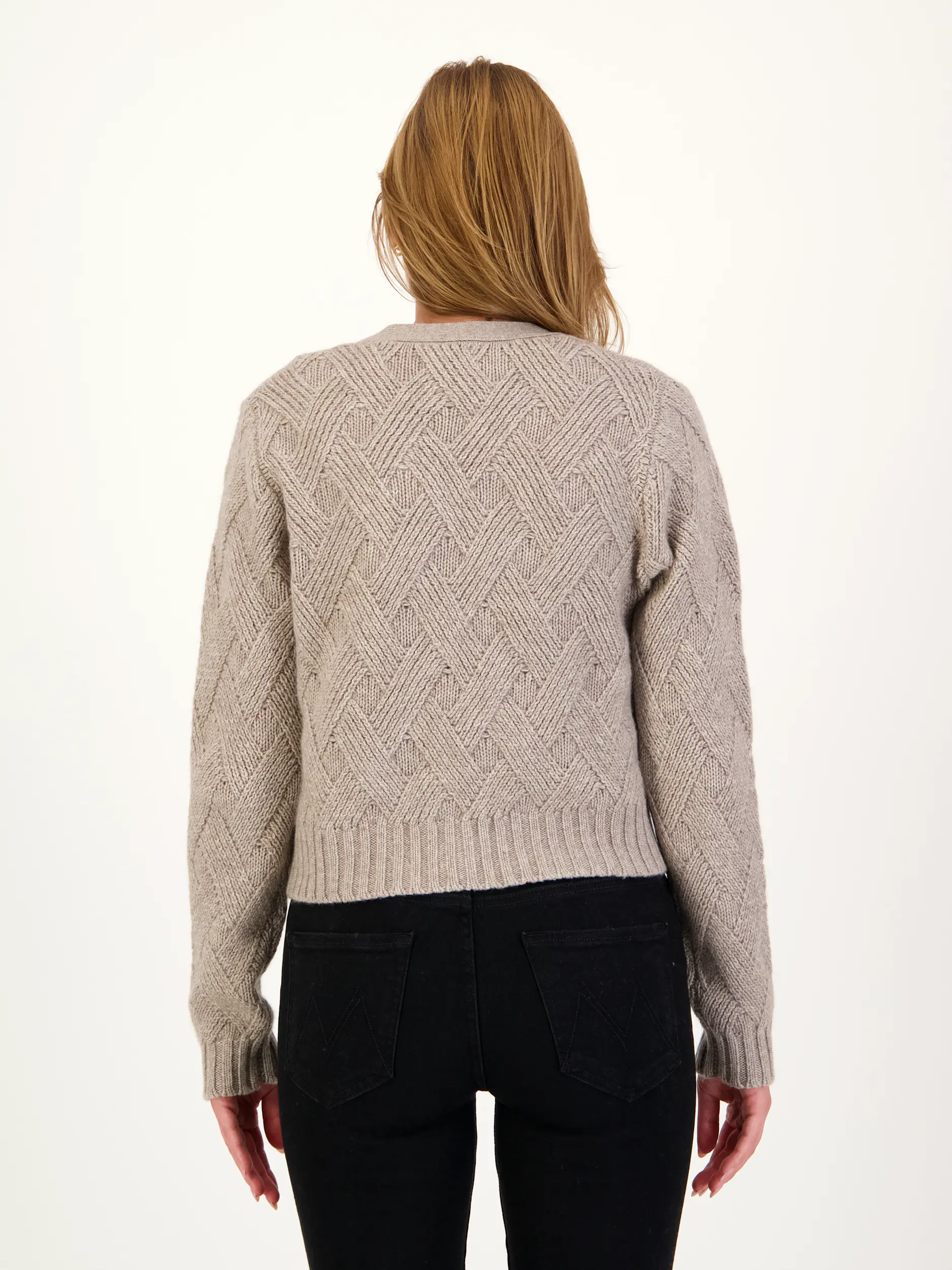 Strickjacke aus Wolle - Artikel Rückseite getragen von einem Modell - Farbe: Braun