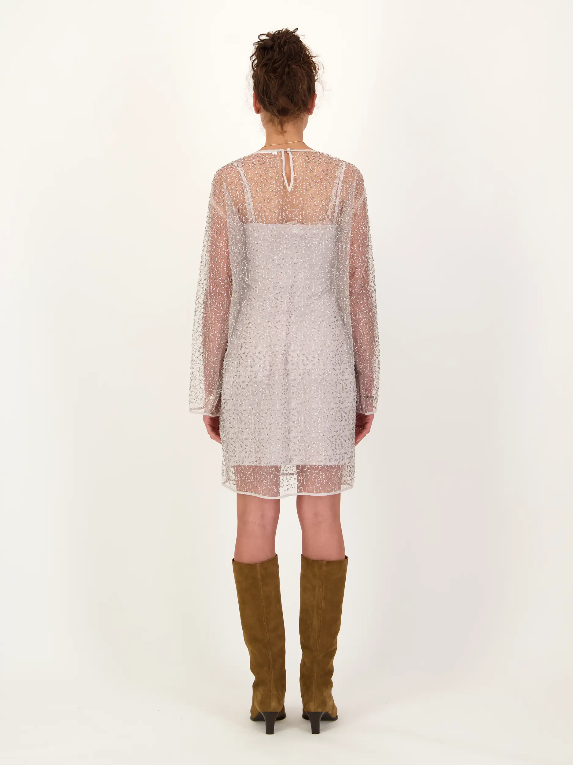 Mini Pailettenkleid 'Samally' - Artikel Rückseite getragen von einem Modell - Farbe: Beige