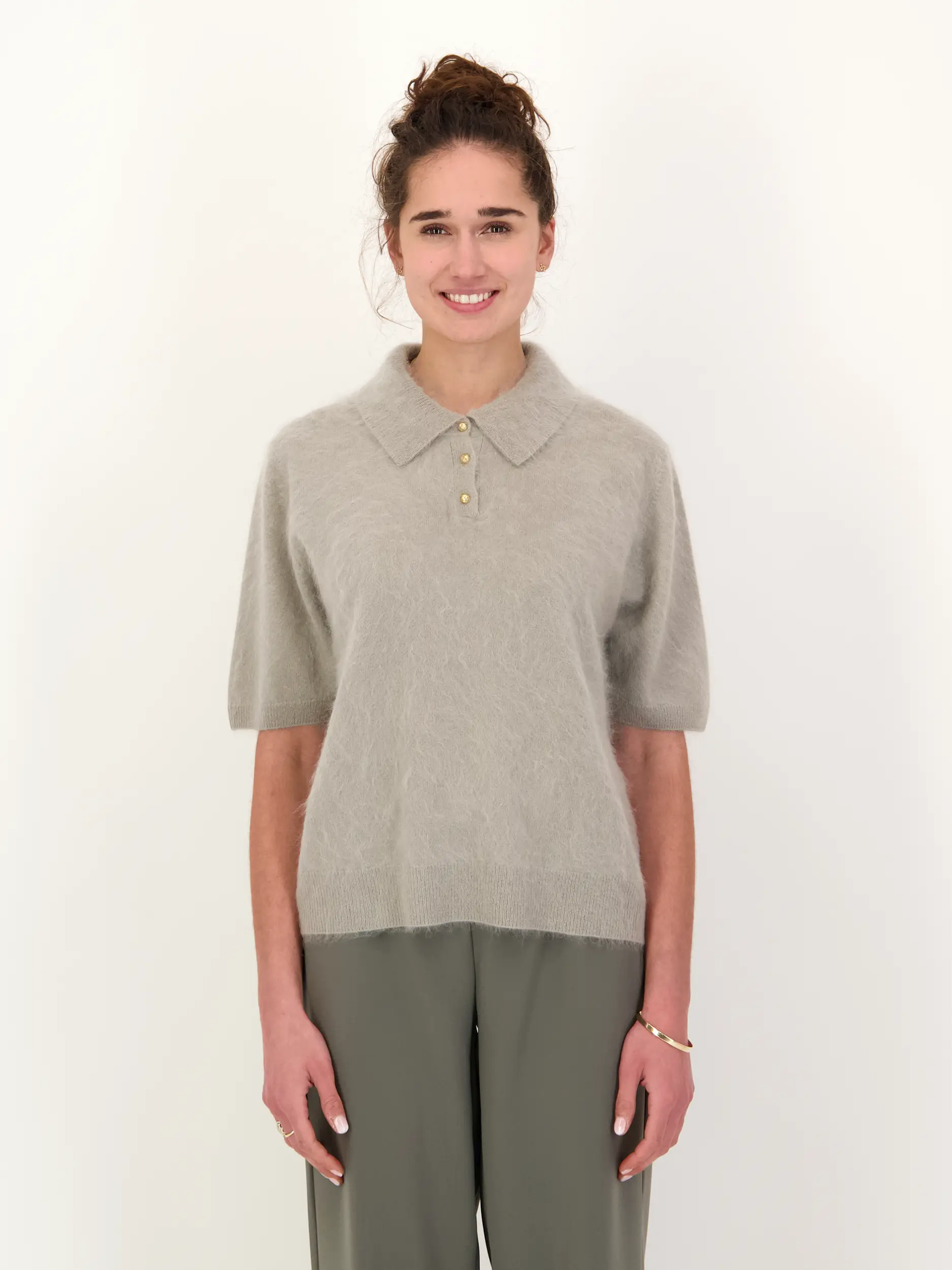 Strickpolo 'Selva' - Artikel Vorderseite getragen von einem Modell - Farbe: Grün