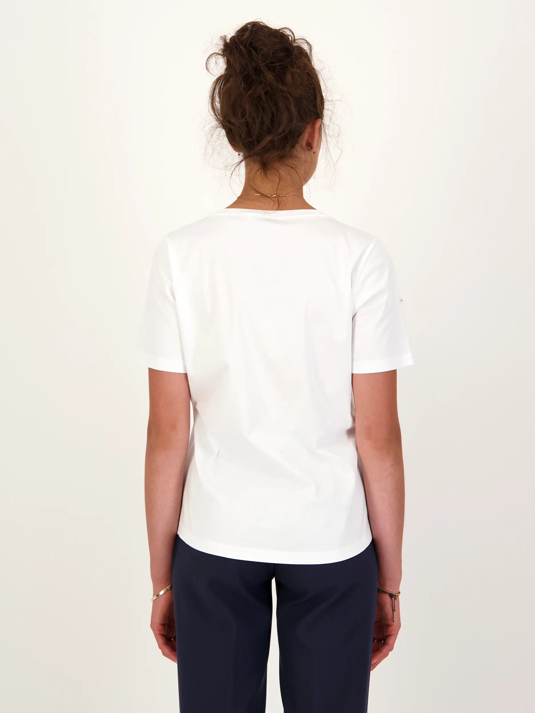 T-Shirt - Artikel Rückseite getragen von einem Modell - Farbe: Weiß