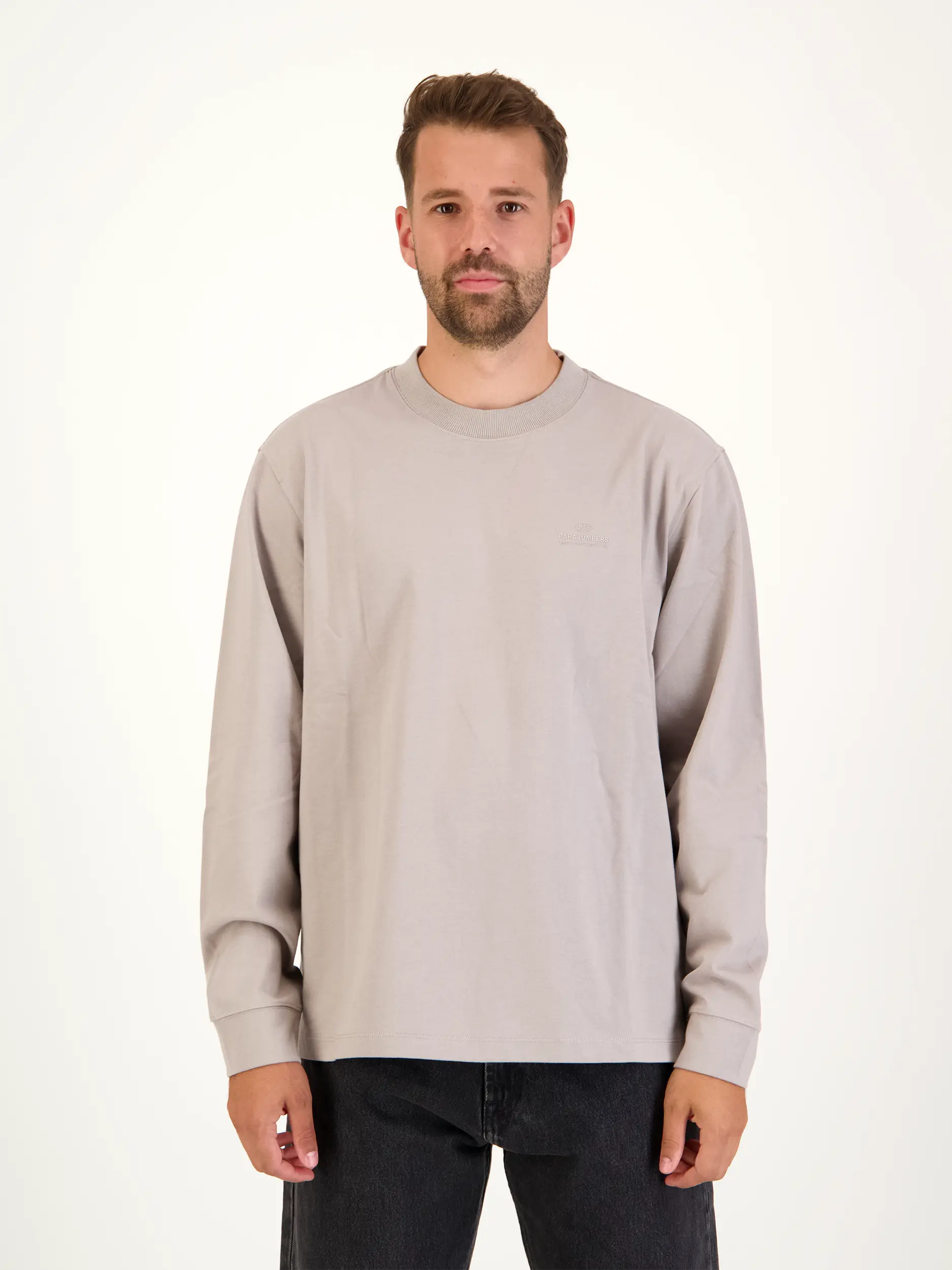 Sweatshirt 'Royal' - Artikel Vorderseite getragen von einem Modell - Farbe: Beige