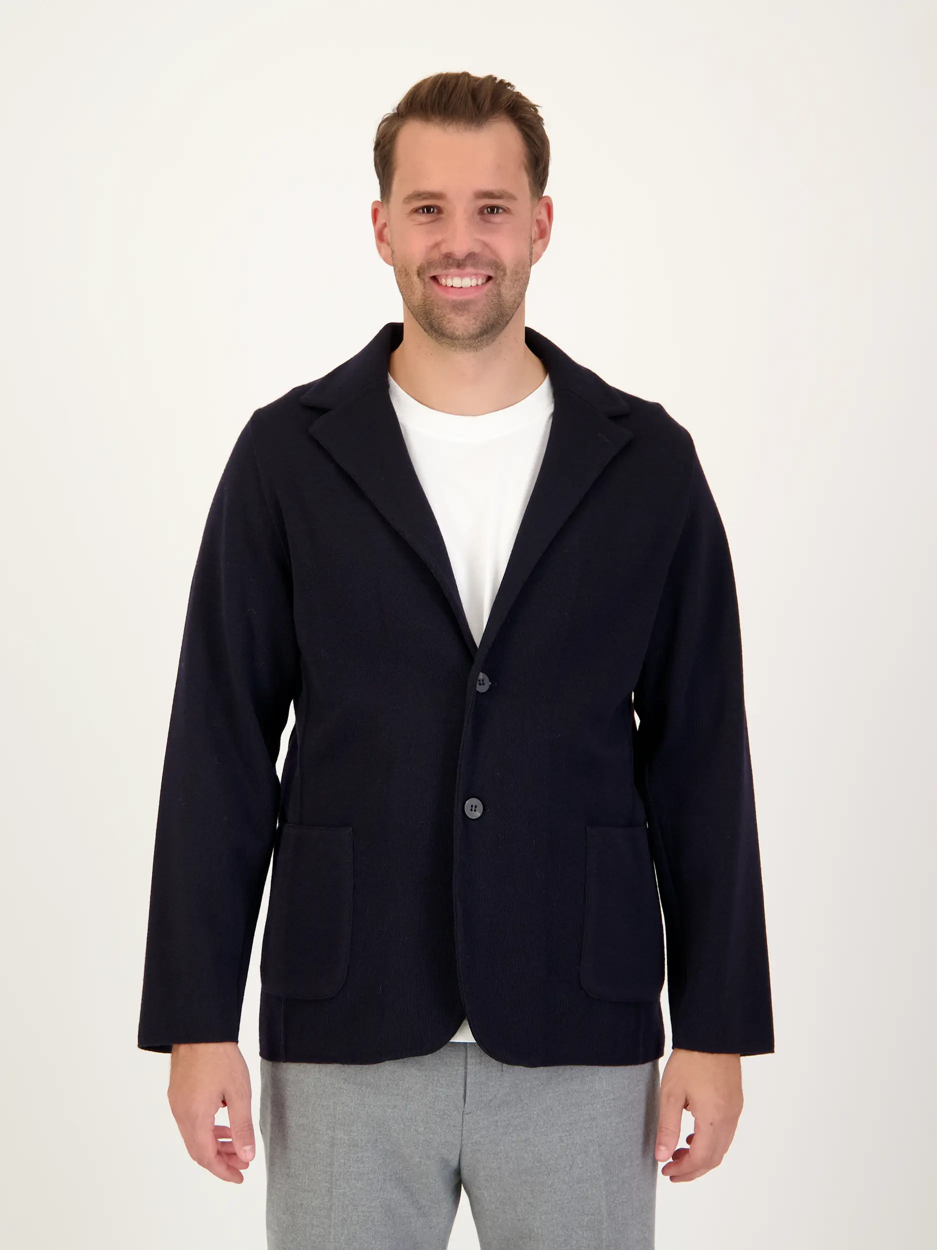 Stricksakko aus Wolle - Artikel Vorderseite getragen von einem Modell - Farbe: Blau